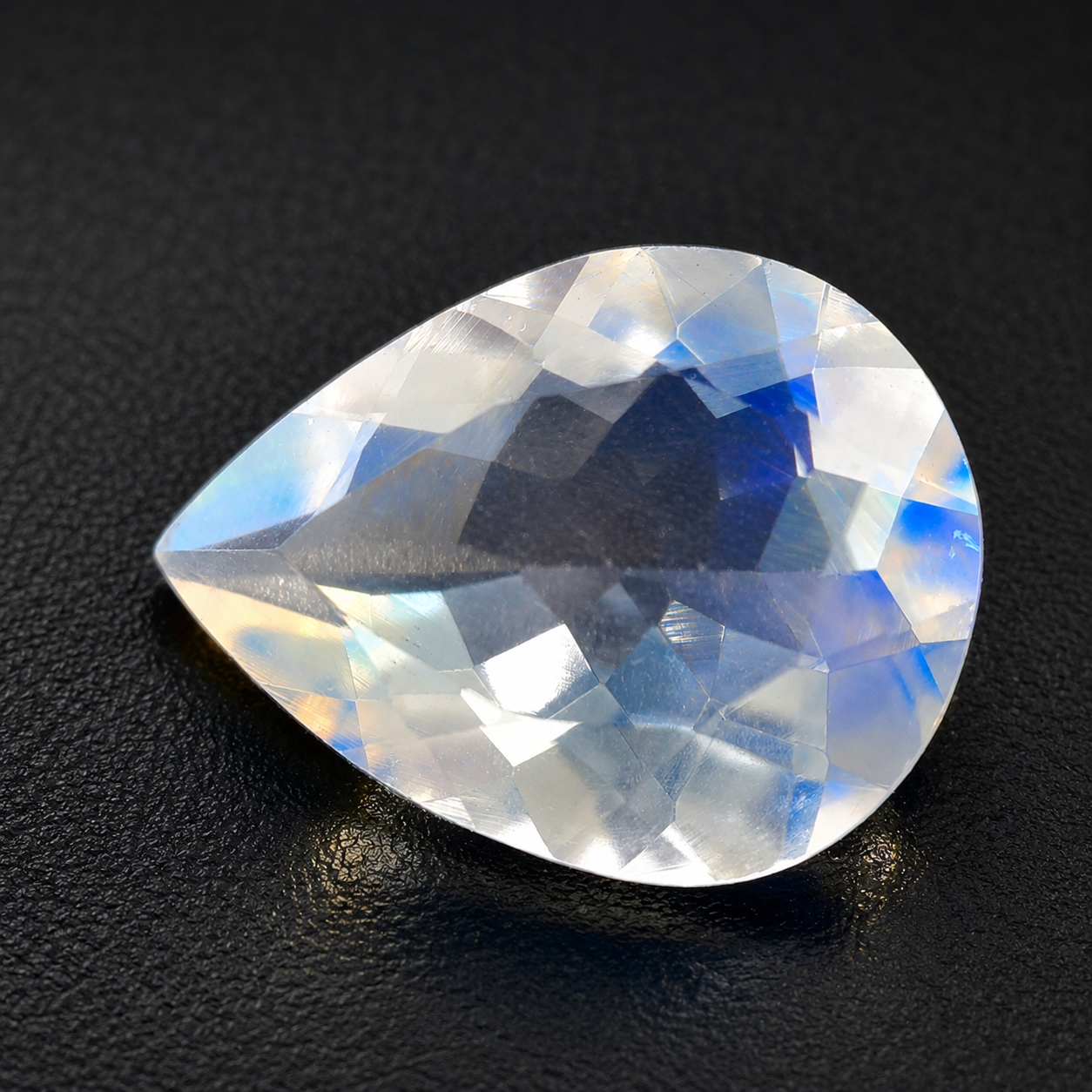 Moonstone Naturale Goccia 2.30ct – Pietra di Luna per Gioielleria