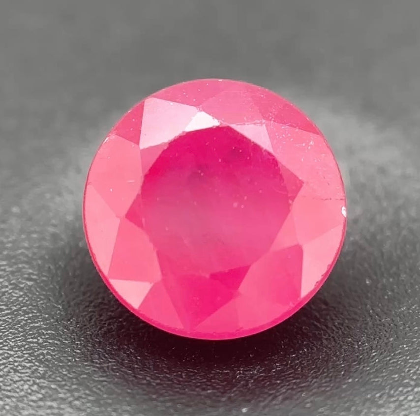 Rubino Naturale Tondo 1.15ct – Pietra Preziosa di Alta Qualità