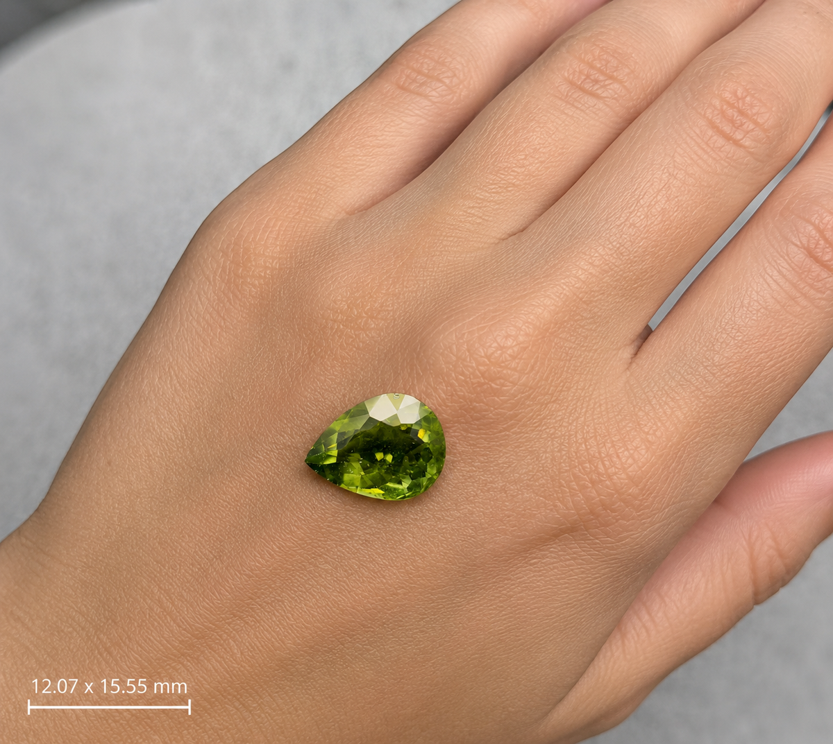 Apatite Naturale Goccia 8.85ct – Pietra Preziosa Verde per Gioielleria