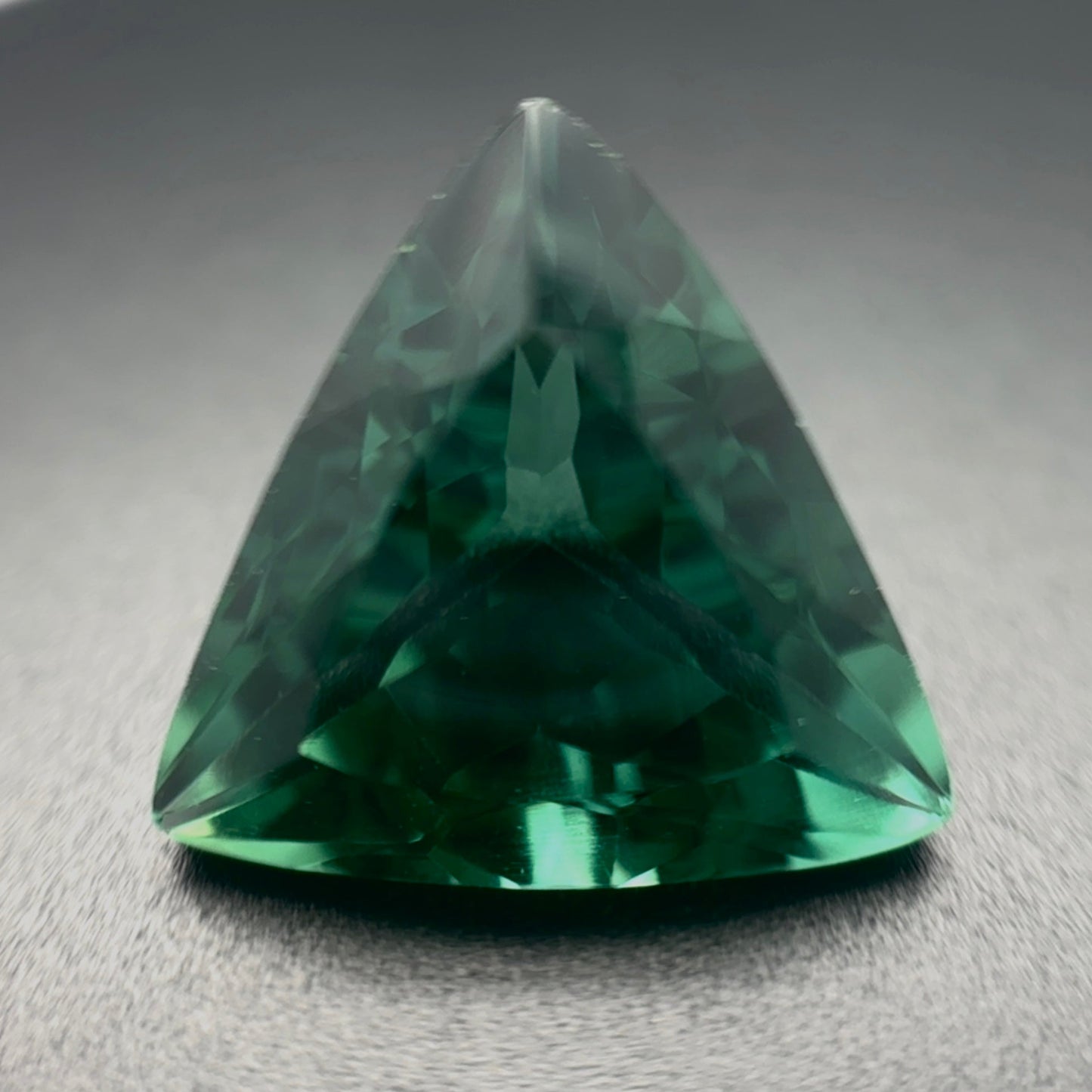 Quarzo Verde Naturale Trillion 11.20ct – Pietra Semipreziosa per Gioielleria