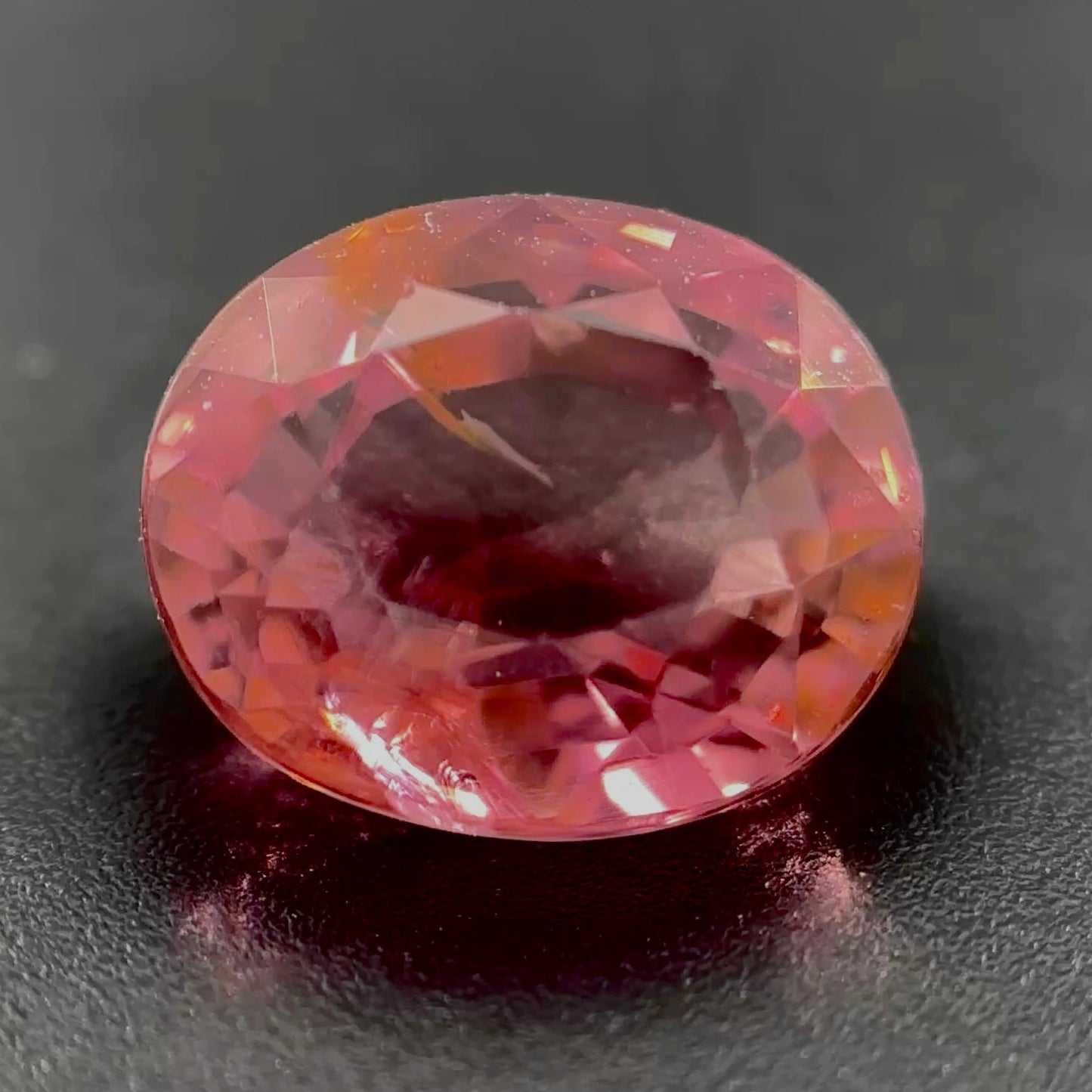 Tormalina Sunset Ovale 2.00ct – Pietra Preziosa per Gioielleria