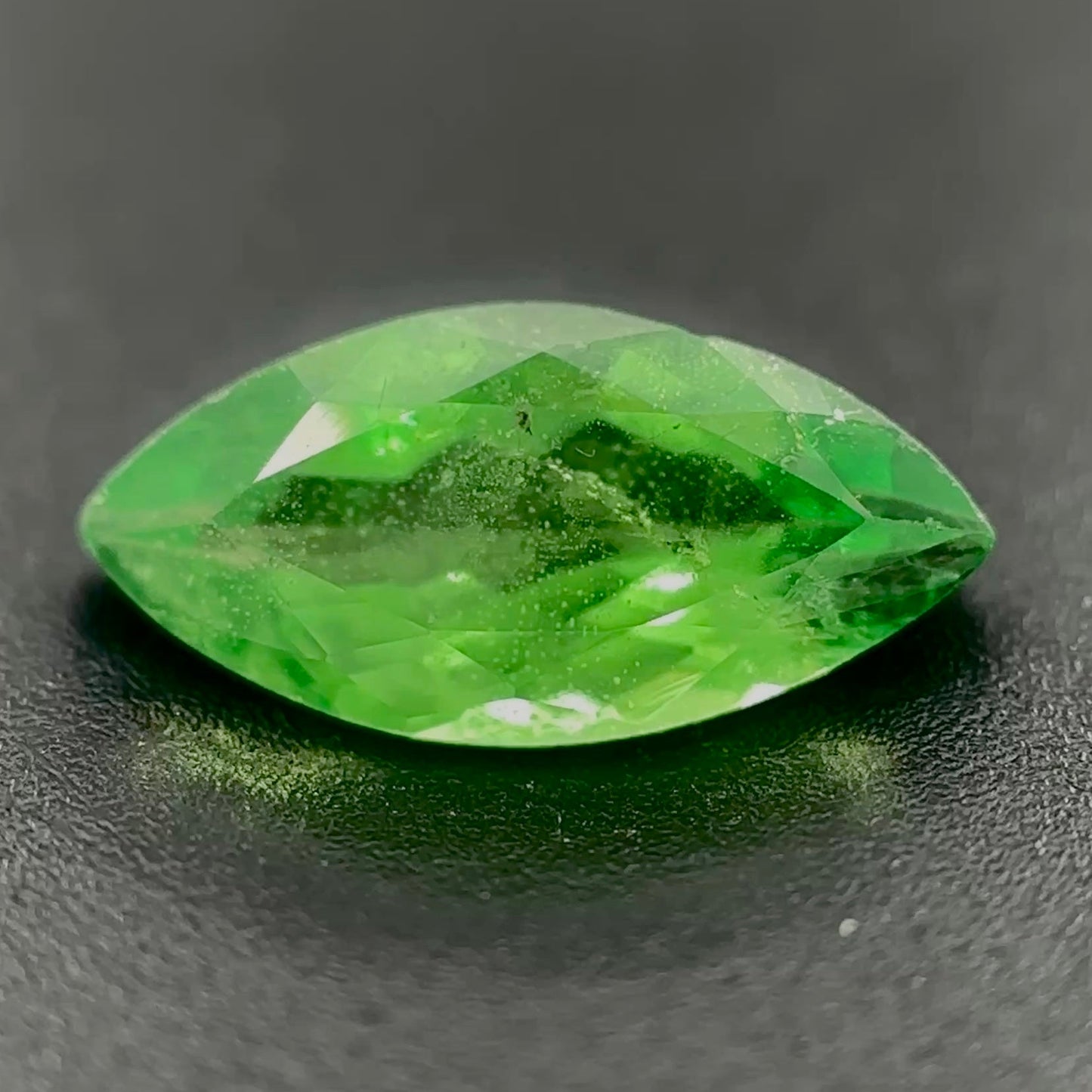 Tsavorite Naturale Marquise 1.30ct – Gemma Rara Verde per Gioielleria