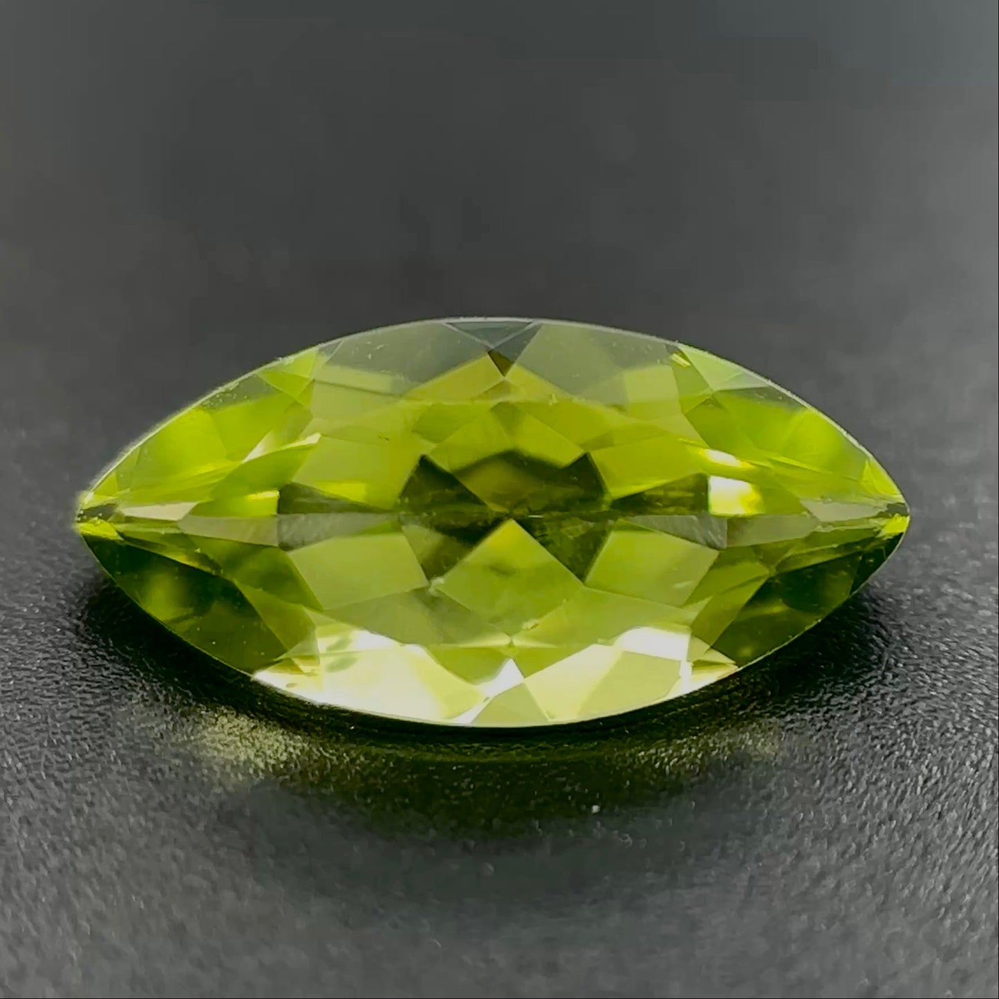 Peridot Naturale Marquise 1.80ct – Pietra Preziosa Verde per Gioielleria