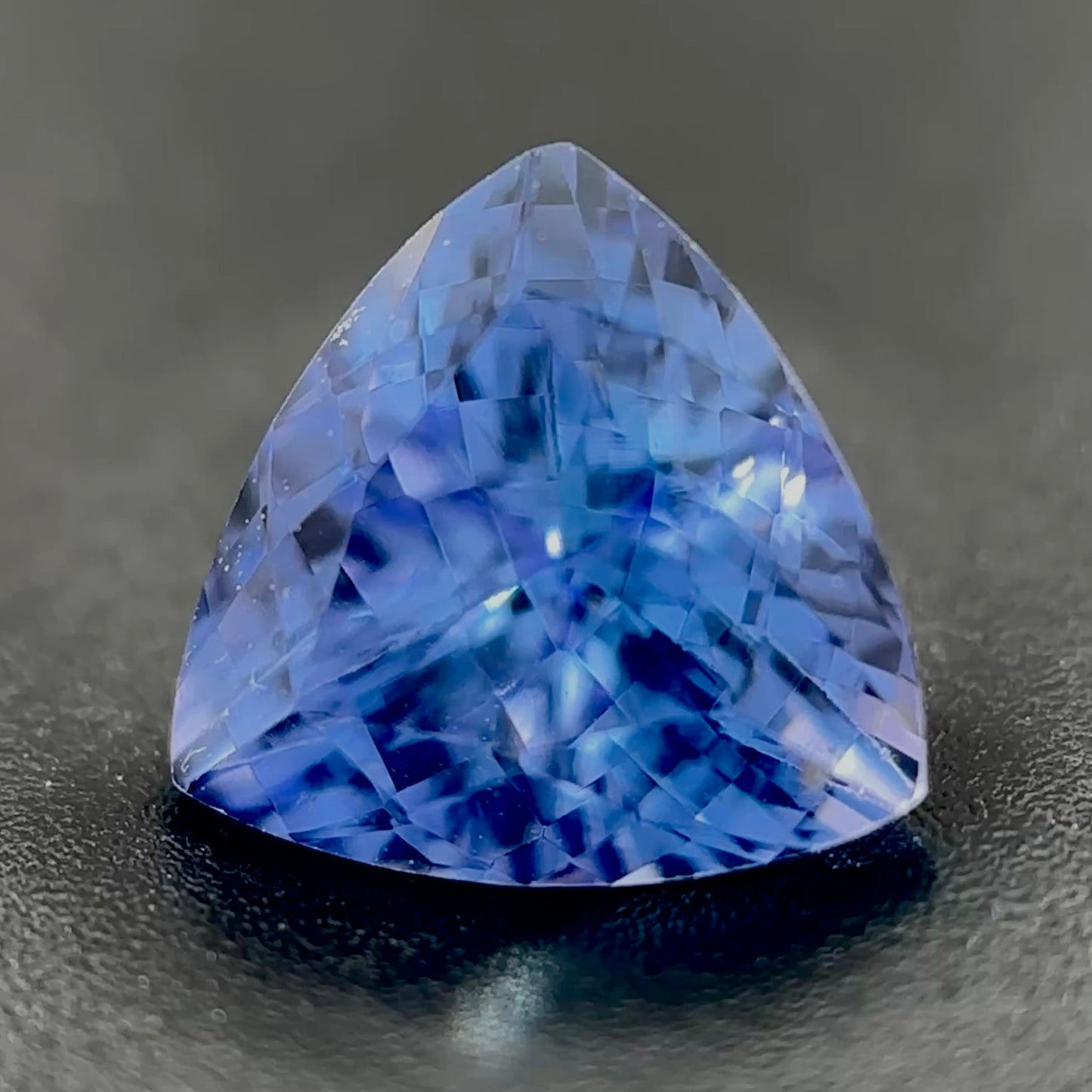 Tanzanite Naturale Trillion 1.70ct – Gemma Rara Blu-Viola per Gioielleria