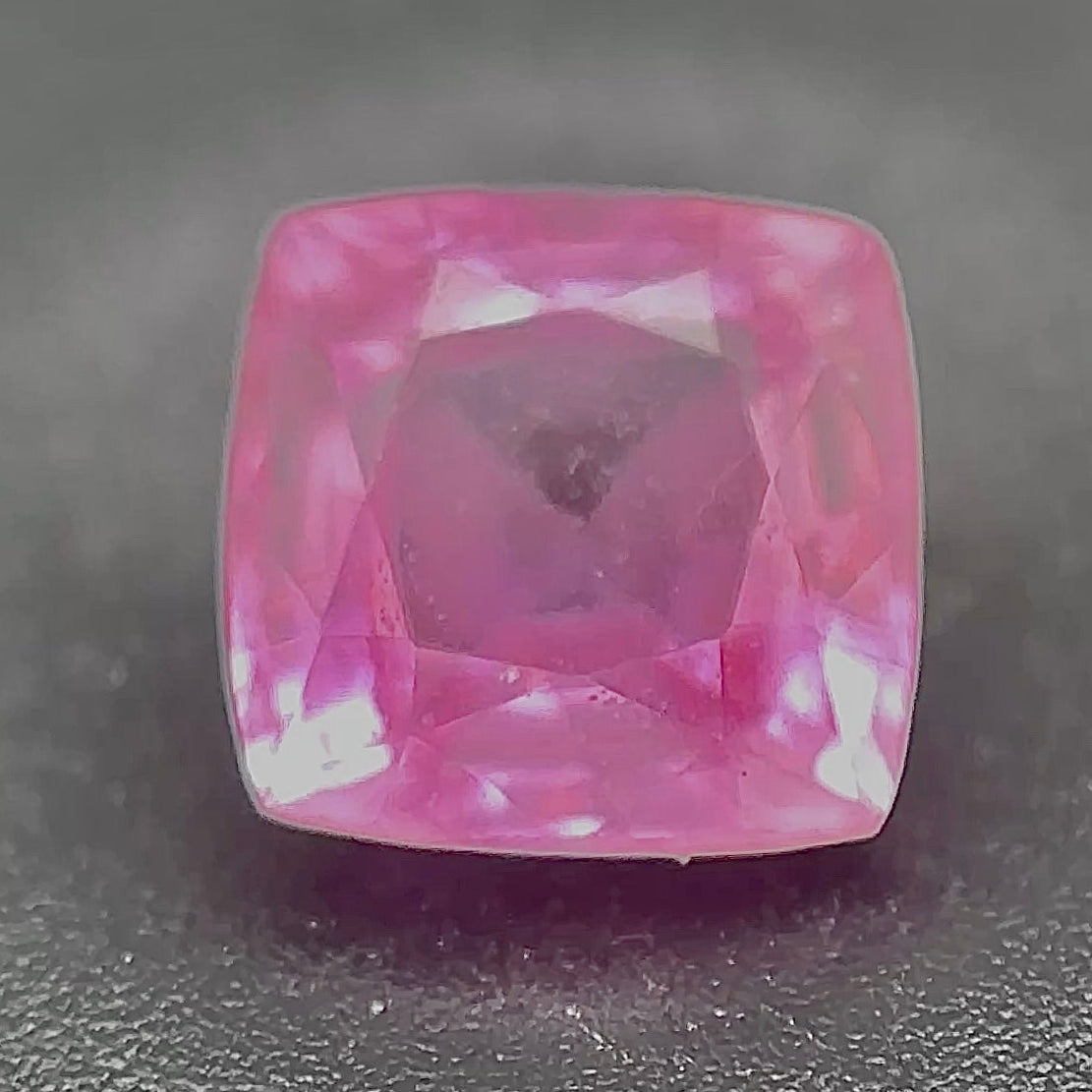 Zaffiro Rosa Naturale Cushion 0.70ct – Pietra Preziosa per Alta Gioielleria
