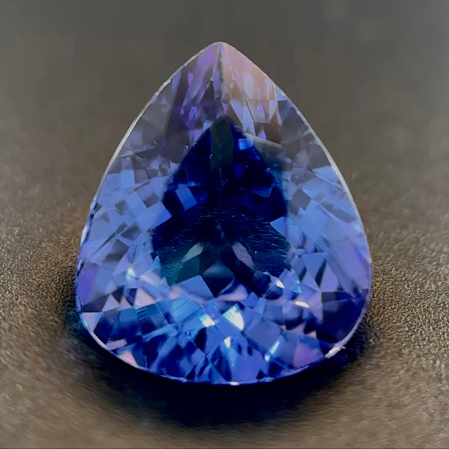 Tanzanite Naturale Goccia 2.70ct – Gemma Rara Blu-Viola per Alta Gioielleria