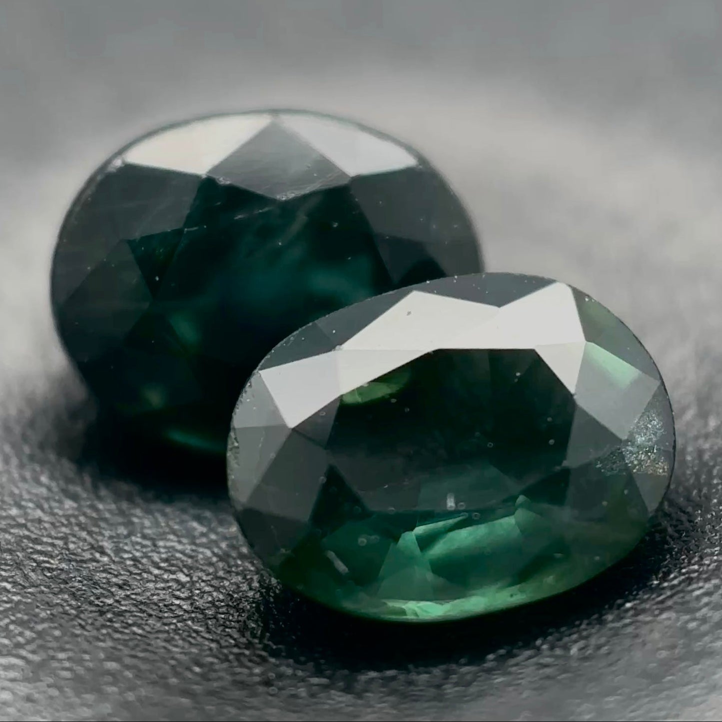 Zaffiro Verde Naturale Ovali 0.80ct – Pietra Preziosa per Alta Gioielleria