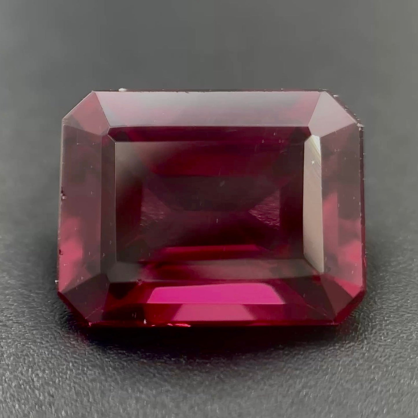Rodolite Naturale Ottagono 3.00ct – Granato Porpora per Alta Gioielleria