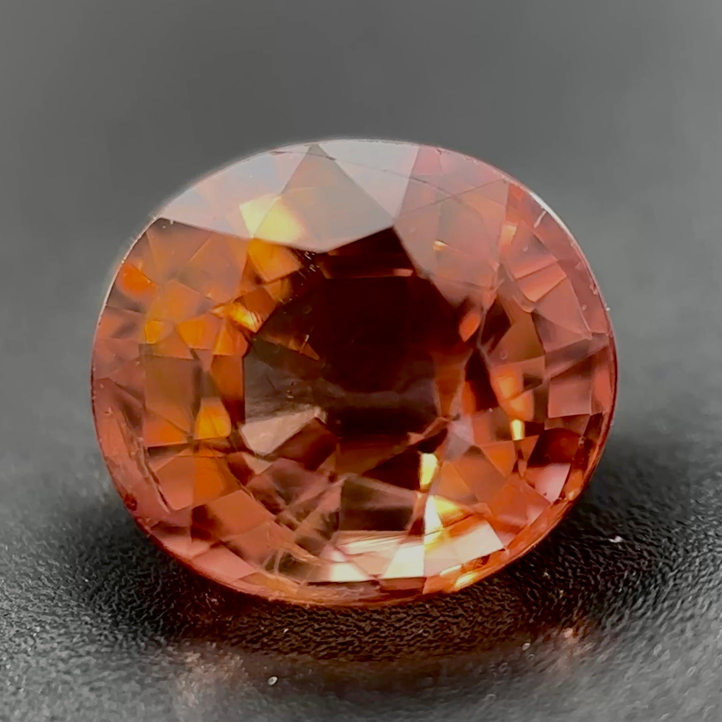 Tormalina Sunset Ovale 1.35ct – Pietra Preziosa per Gioielleria