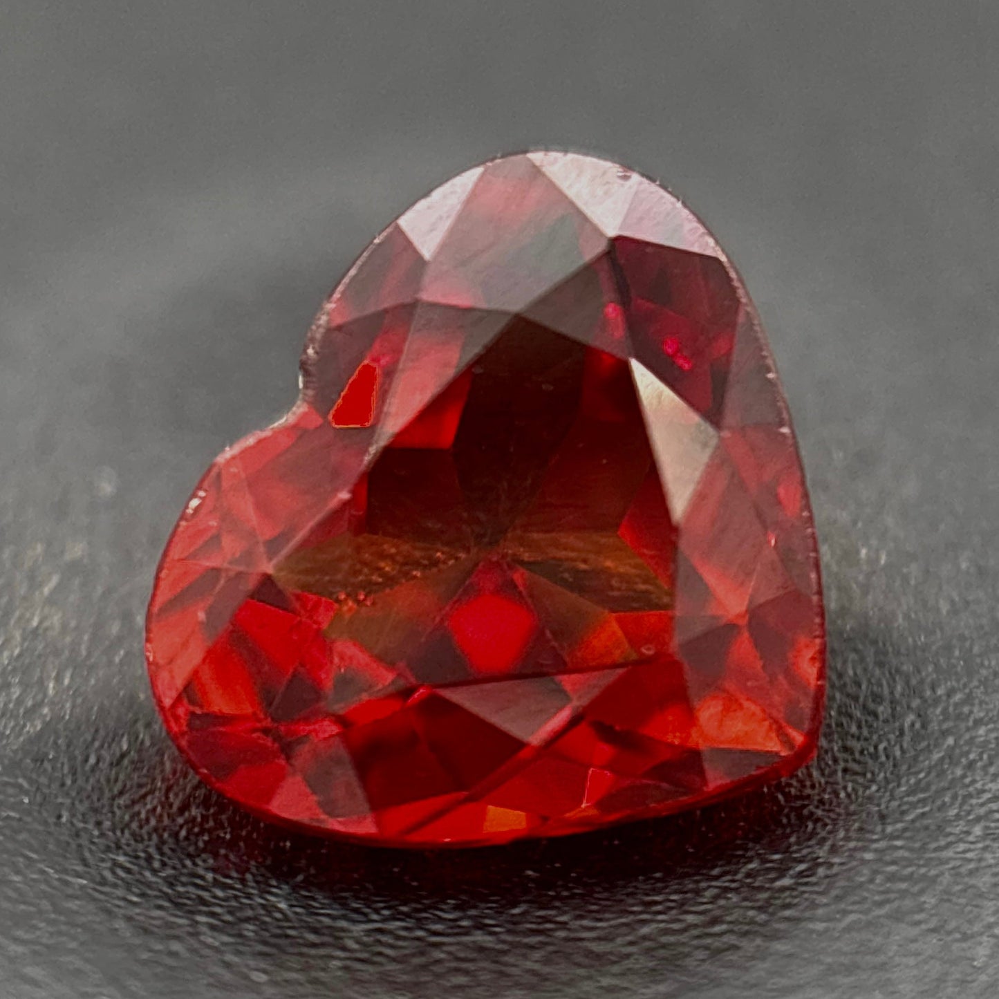 Spessartite Naturale Cuore 1.05ct – Granato Arancio Fuoco per Alta Gioielleria