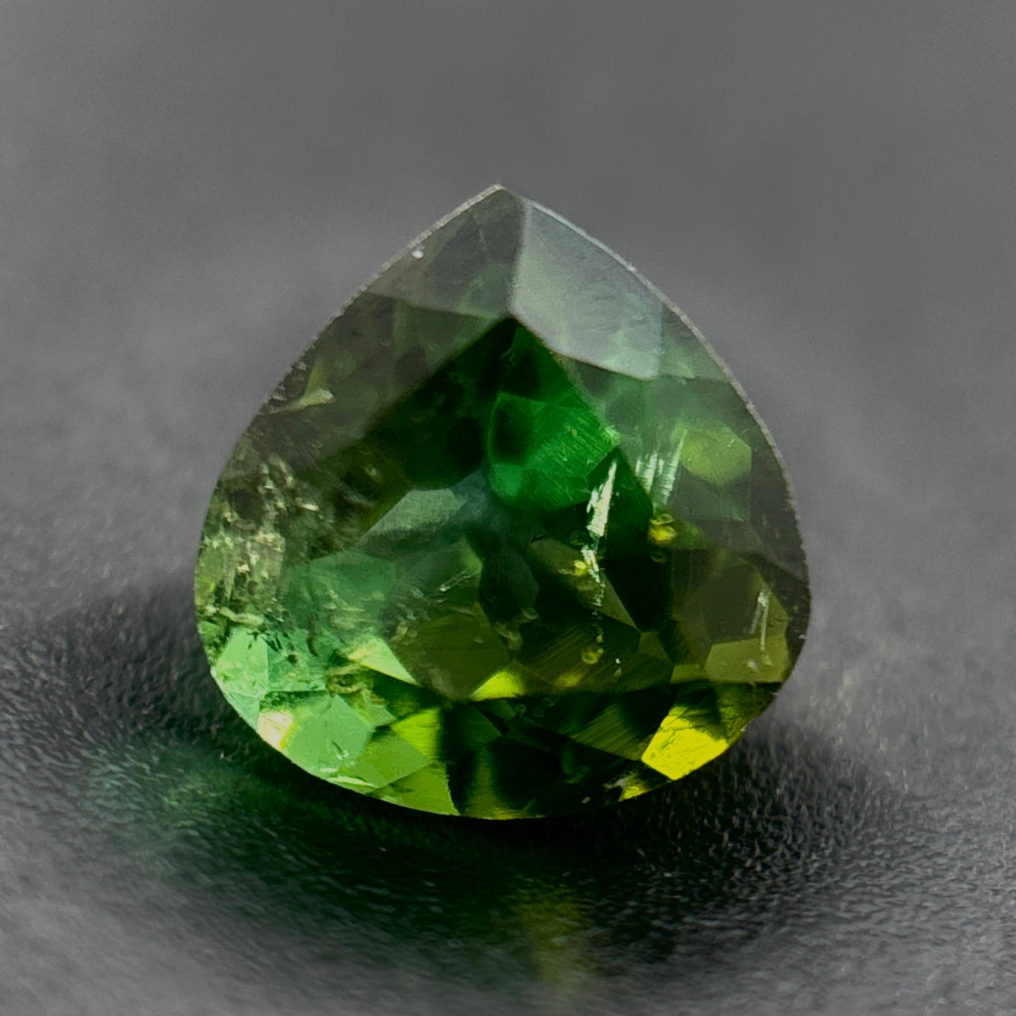 Tormalina Chrome Goccia 0.90ct – Pietra Preziosa Rara per Gioielleria