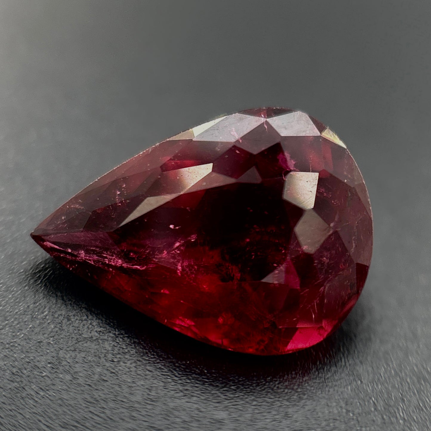 Tormalina Rossa Goccia 2.80ct – Pietra Preziosa per Gioielleria
