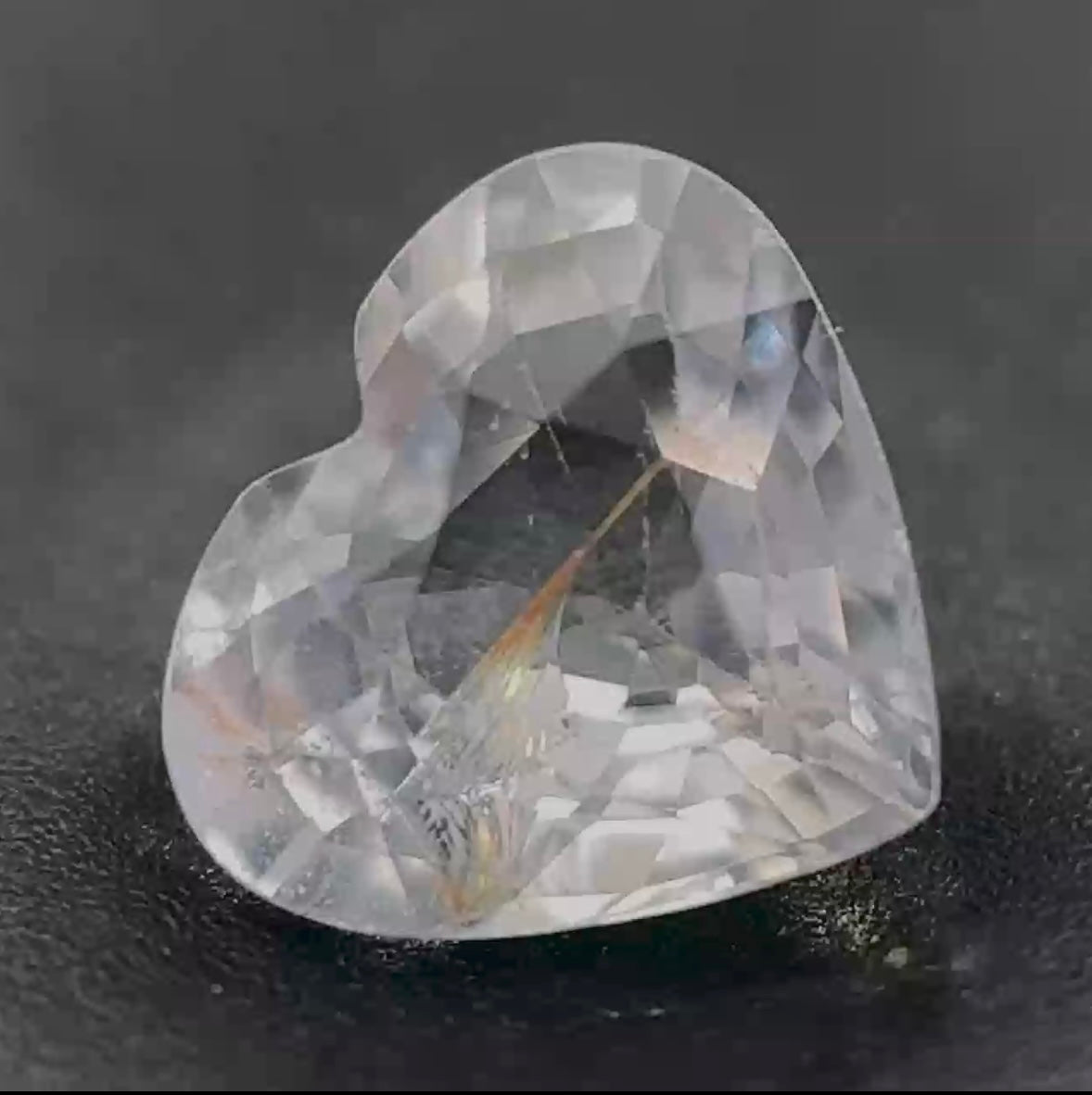 Zaffiro Ice Naturale Cuore 1.25ct – Pietra Preziosa per Alta Gioielleria