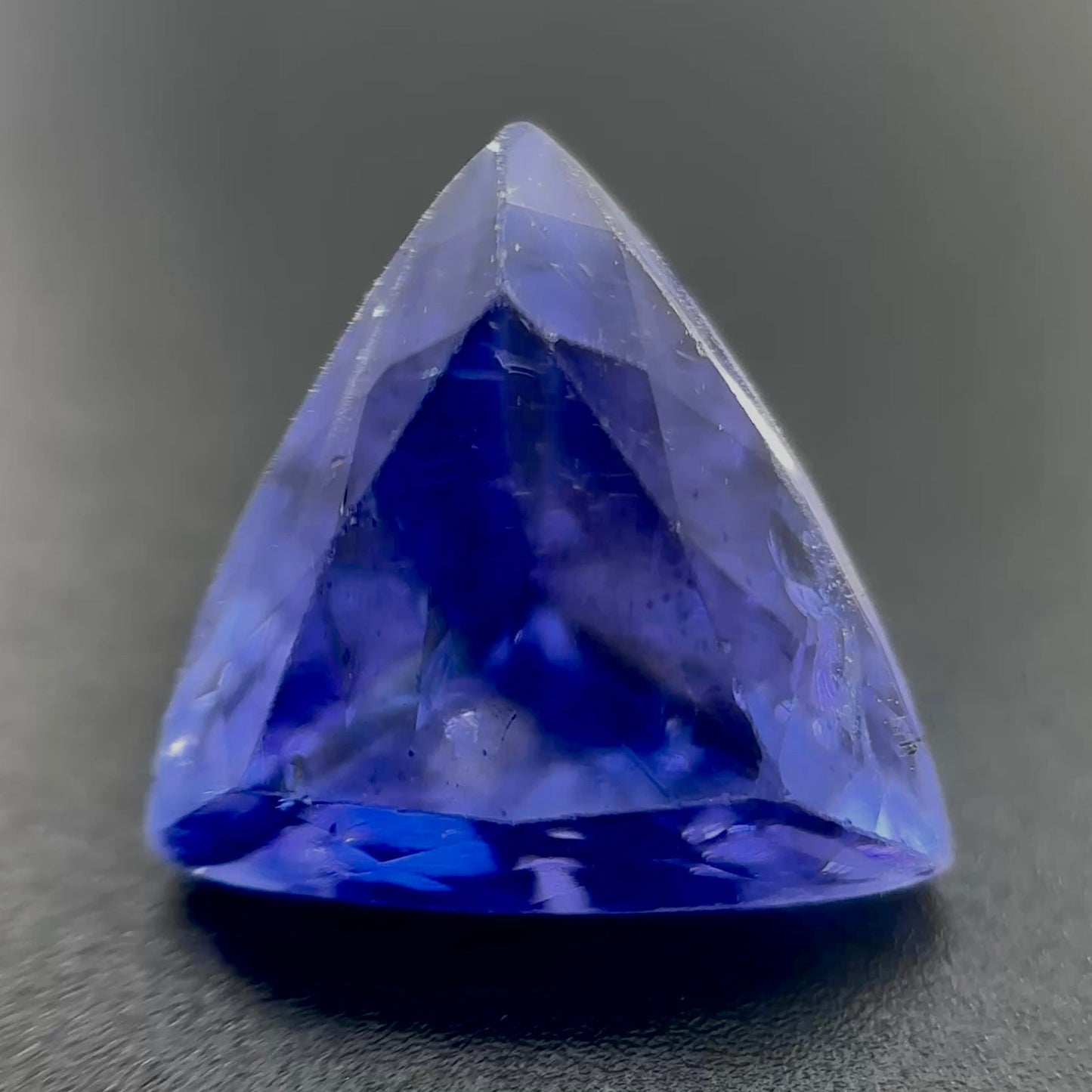 Tanzanite Trillion 5.50ct - Gemma Rara Blu-Viola per Alta Gioielleria