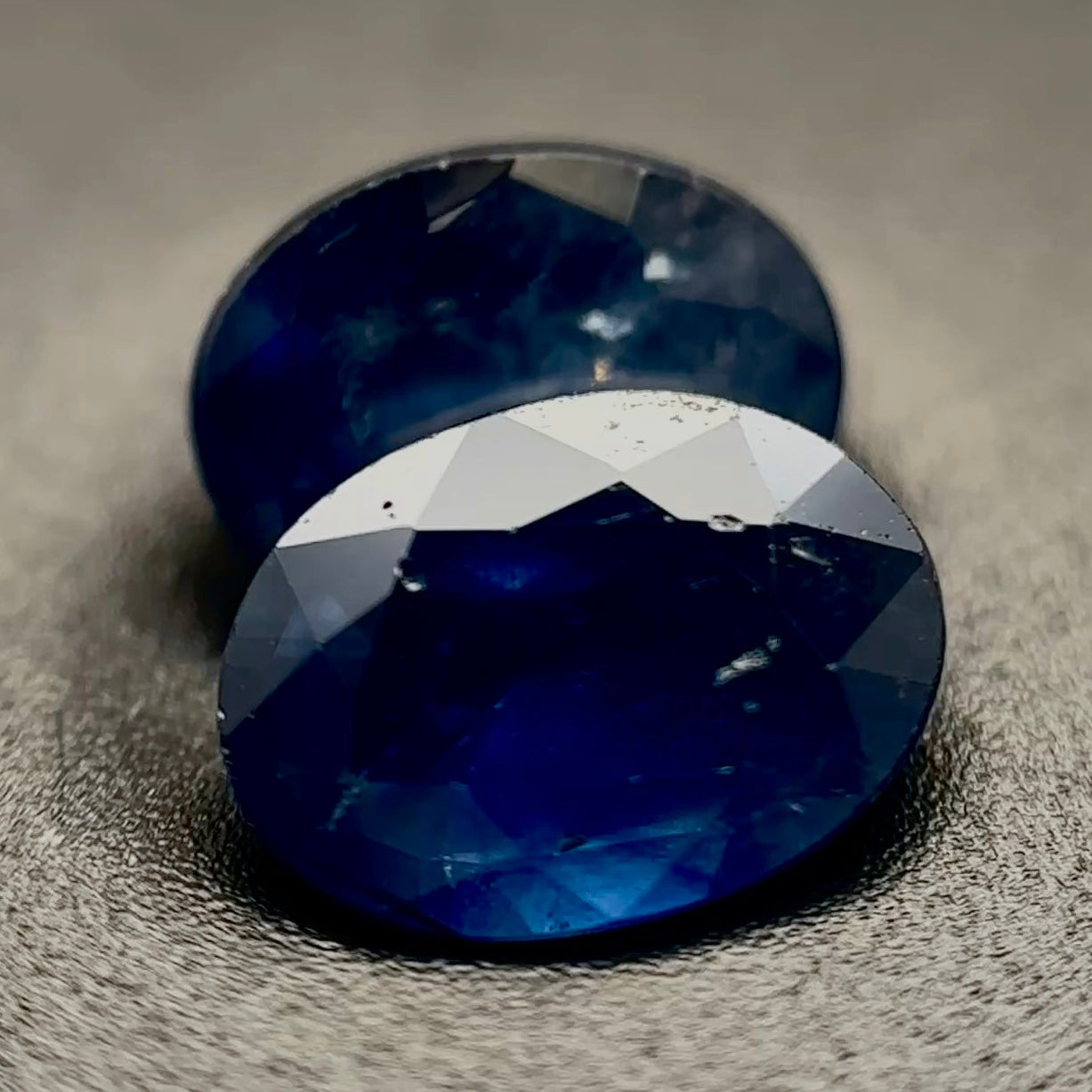 Zaffiro Blu Naturale Ovali 2.05ct – Pietra Preziosa per Alta Gioielleria