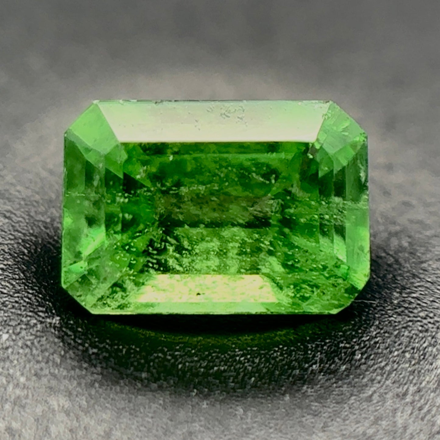Tsavorite Naturale Ottagono 1.00ct – Gemma Rara Verde per Gioielleria