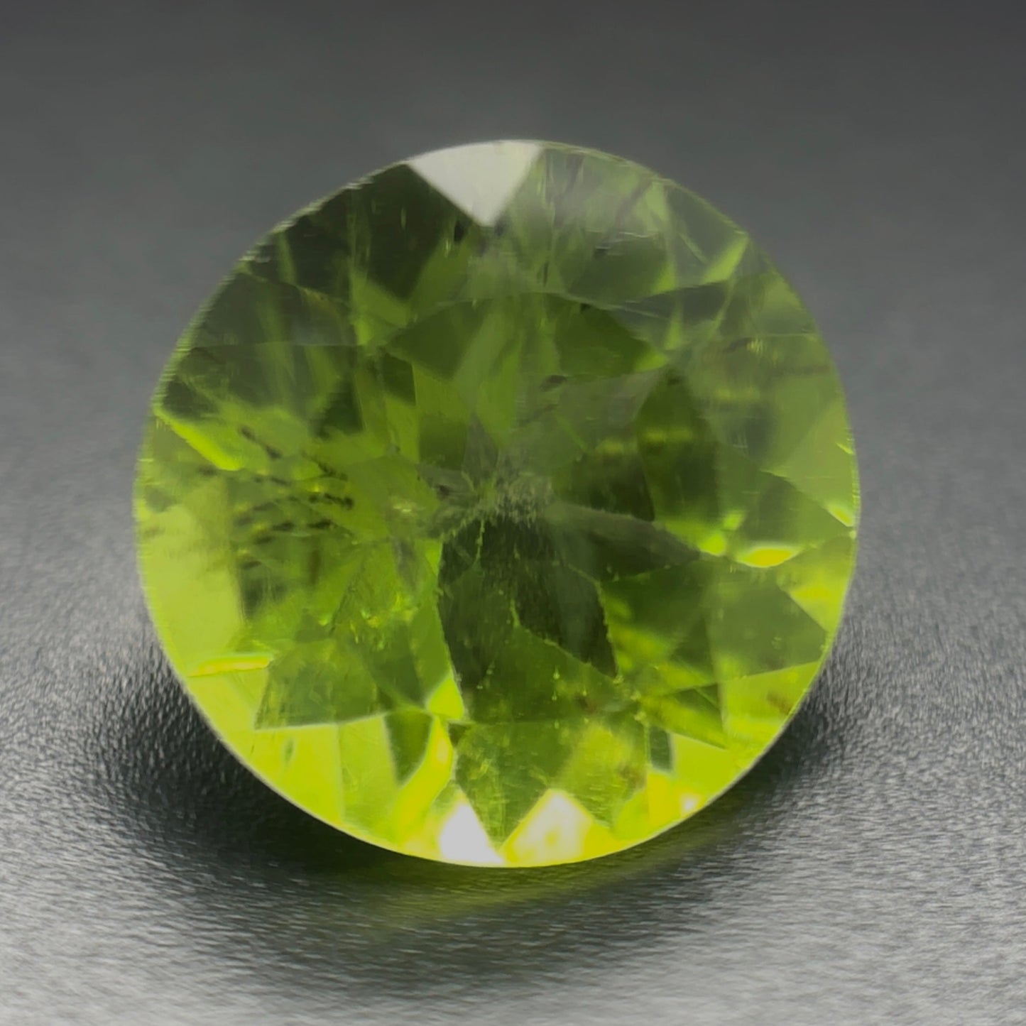 Peridot Naturale Tondo 3.20ct – Pietra Preziosa Verde per Gioielleria
