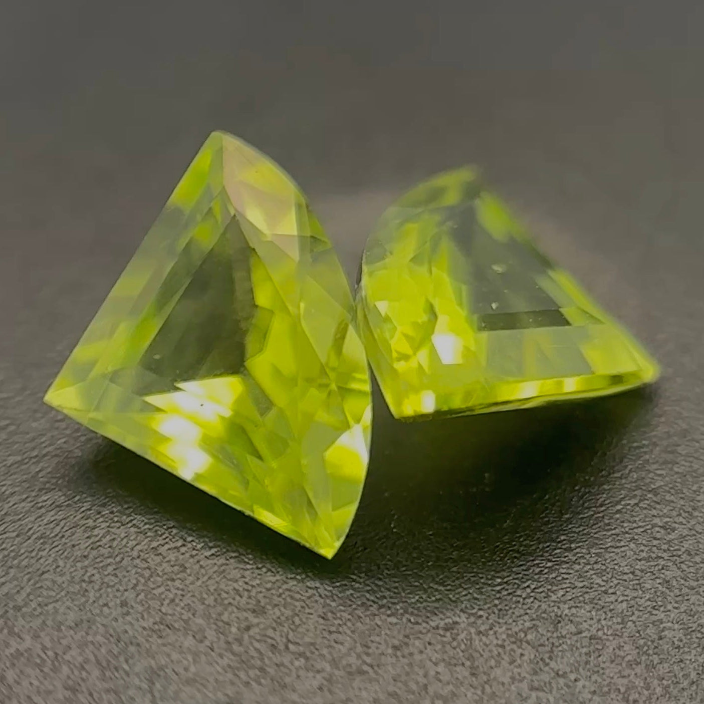 Peridot Naturale Ventagli 2.15ct – Pietra Preziosa Verde per Gioielleria
