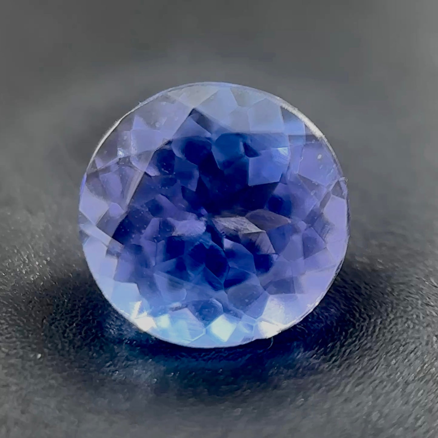 Tanzanite Naturale Tondo 0.90ct – Gemma Rara Blu-Viola per Alta Gioielleria
