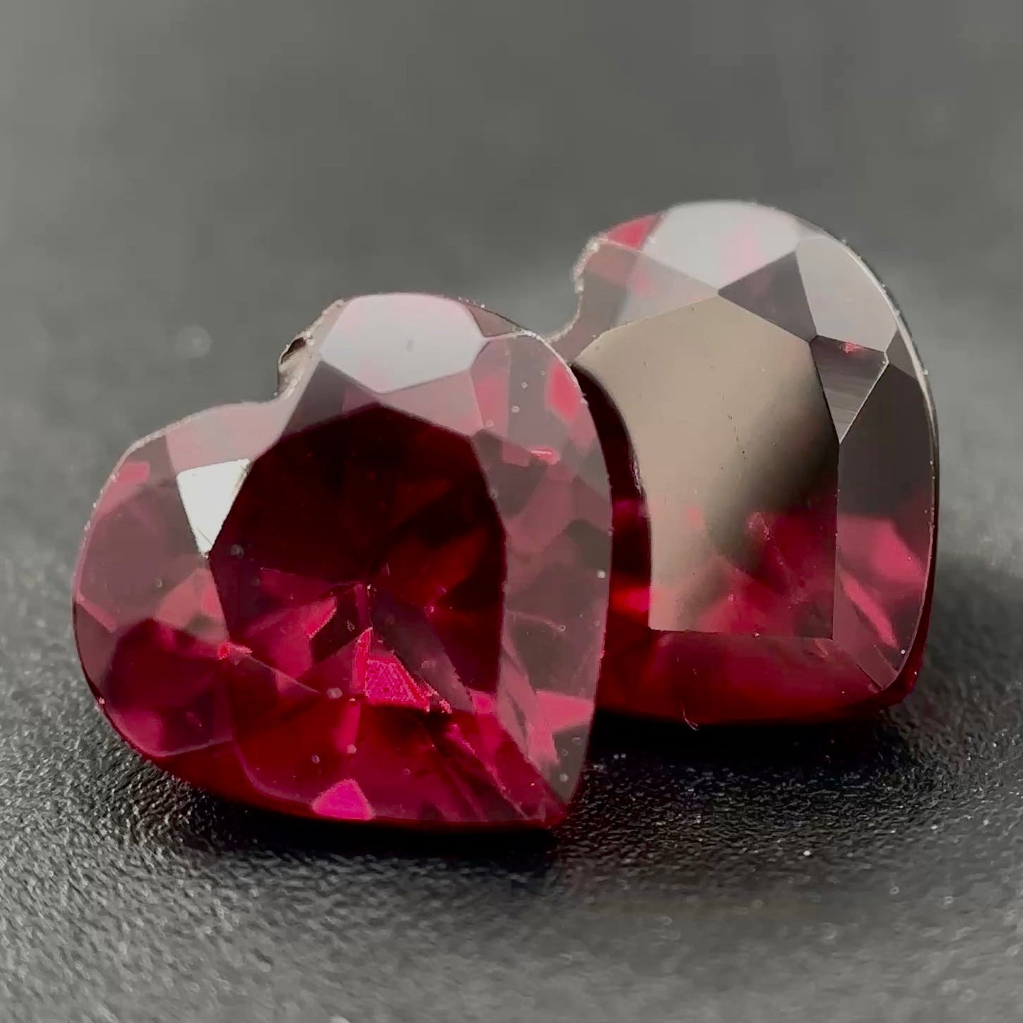 Rodolite Naturale Cuori 1.80ct – Granato Porpora per Alta Gioielleria