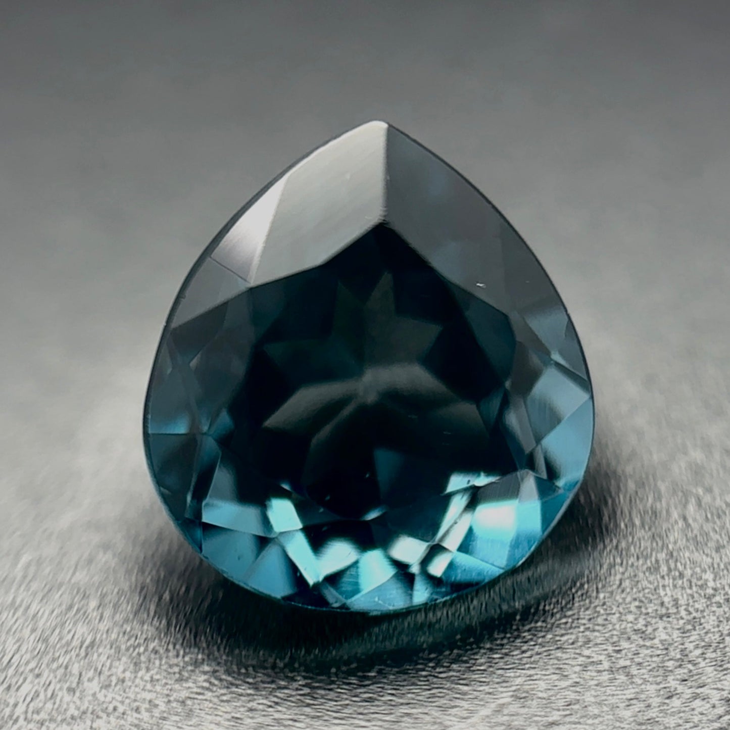 Topazio London Goccia 2.60ct – Pietra Preziosa per Gioielleria
