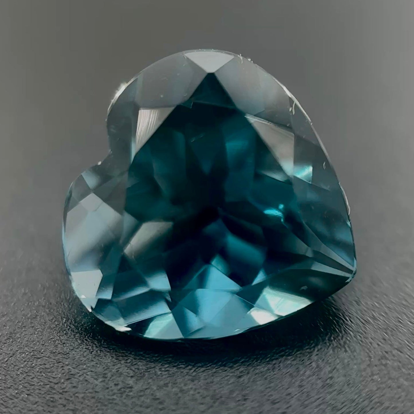 Topazio London Cuore 4.00ct – Pietra Preziosa per Gioielleria