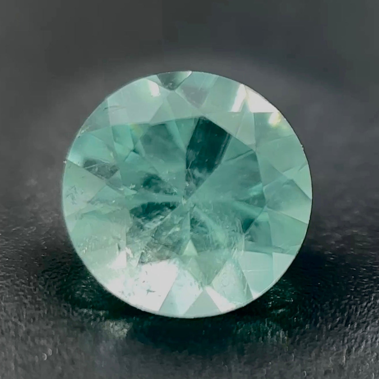Tormalina Seafoam Tondo 0.75ct – Pietra Preziosa per Gioielleria