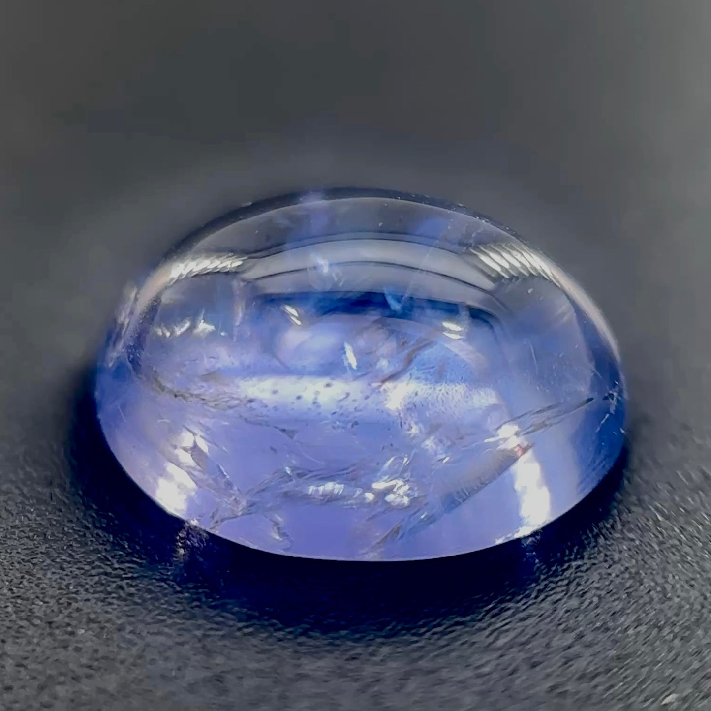 Tanzanite Naturale Ovale Cabochon 2.20ct – Gemma Rara Blu-Viola per Alta Gioielleria