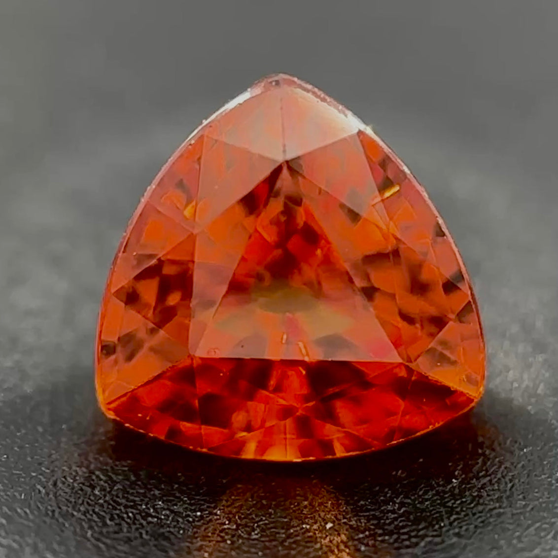 Spessartite Naturale Trillion 1.20ct – Granato Arancio Fuoco per Alta Gioielleria