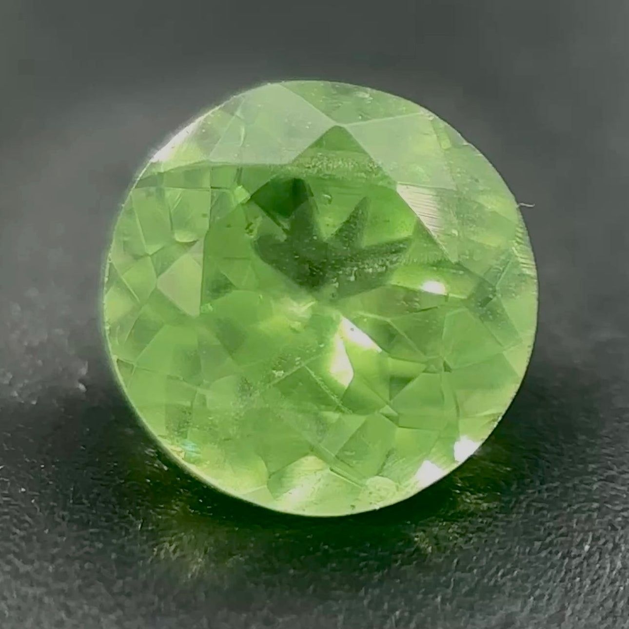 Tsavorite Naturale Tondo 0.90ct – Gemma Rara Verde per Gioielleria