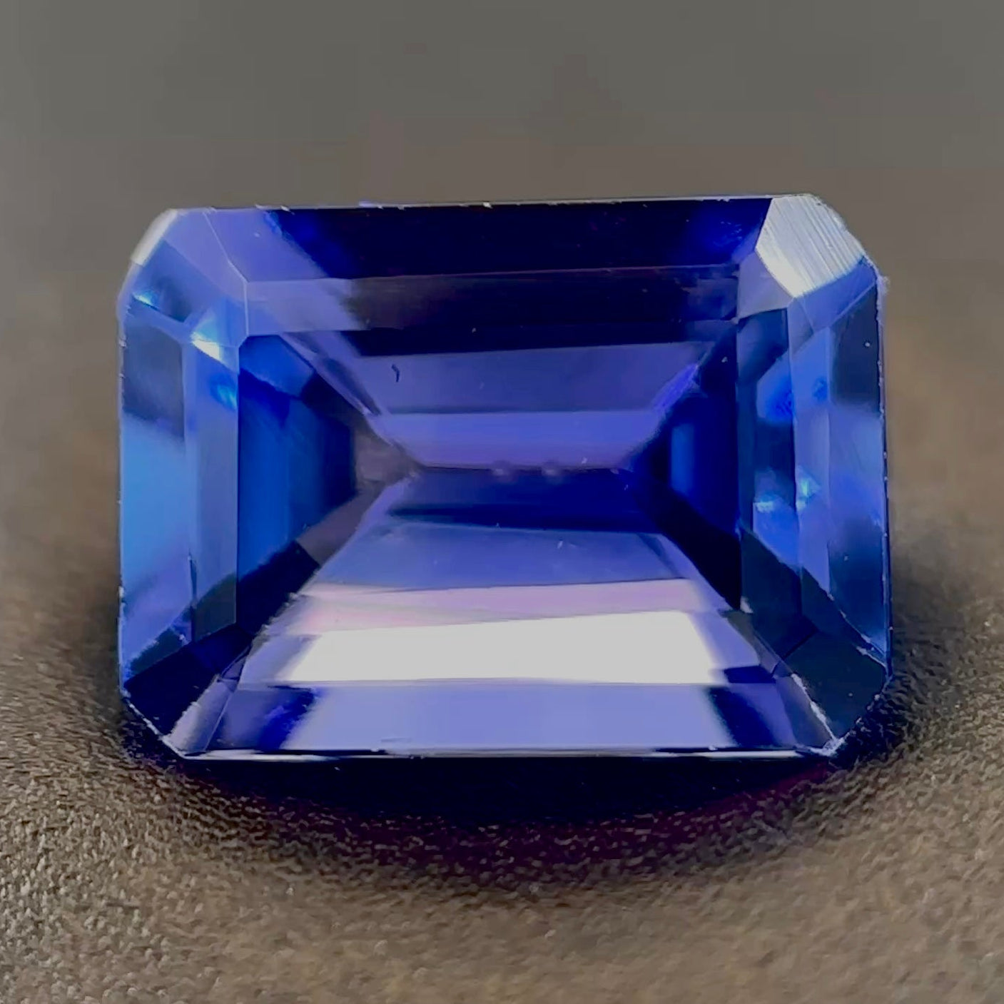 Tanzanite Naturale Ottagono 1.70ct – Gemma Rara Blu-Viola per Alta Gioielleria