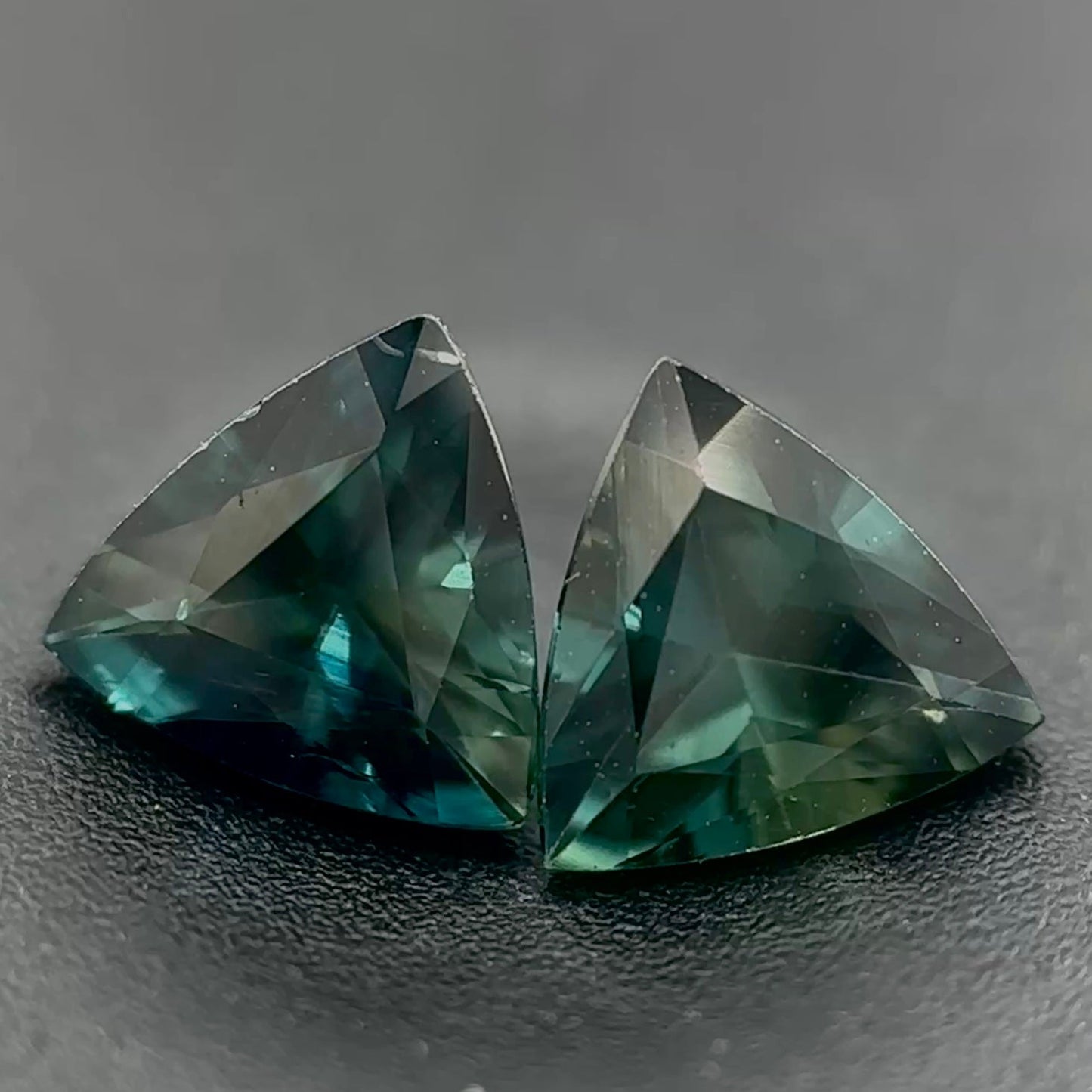 Zaffiro Teal Naturale Trillion 0.90ct – Pietra Preziosa per Alta Gioielleria