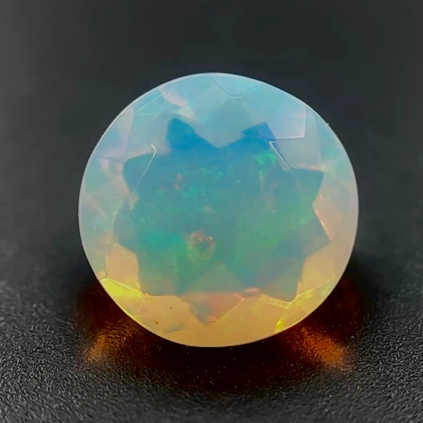 Opale Naturale Tondo 1.55ct – Gemma con Gioco di Colori per Gioielleria