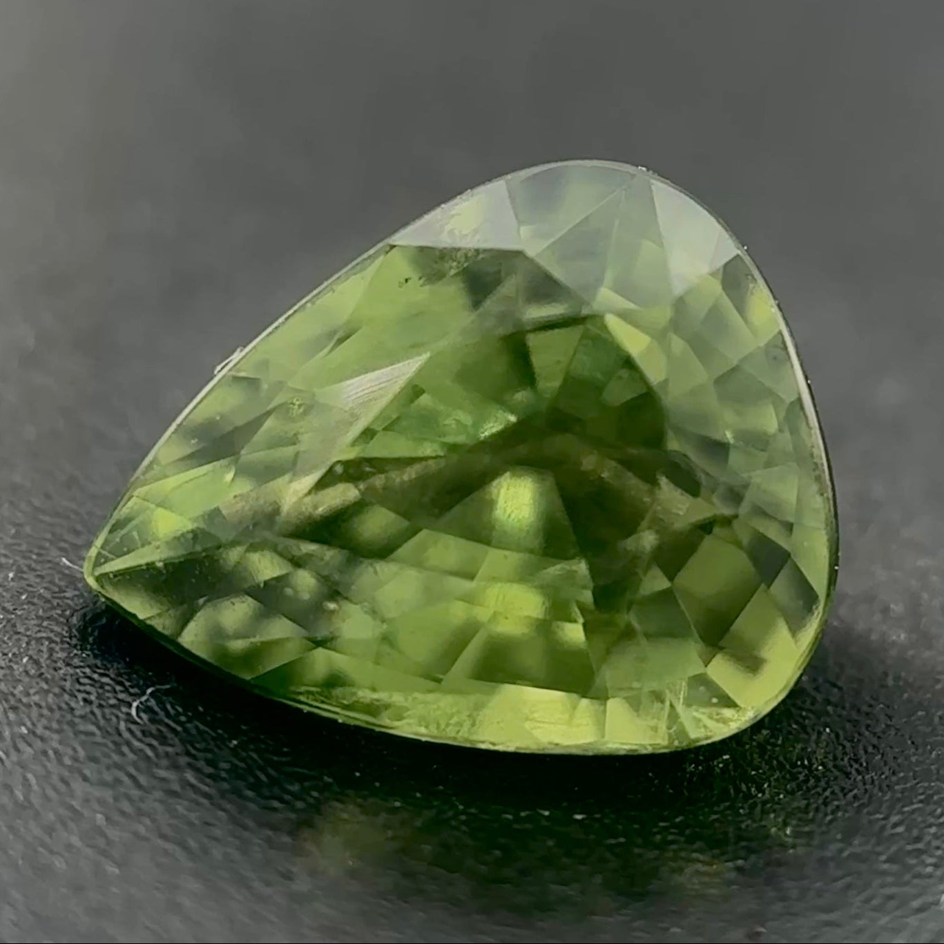 Zaffiro Verde Naturale Goccia 1.50ct – Pietra Preziosa per Alta Gioielleria