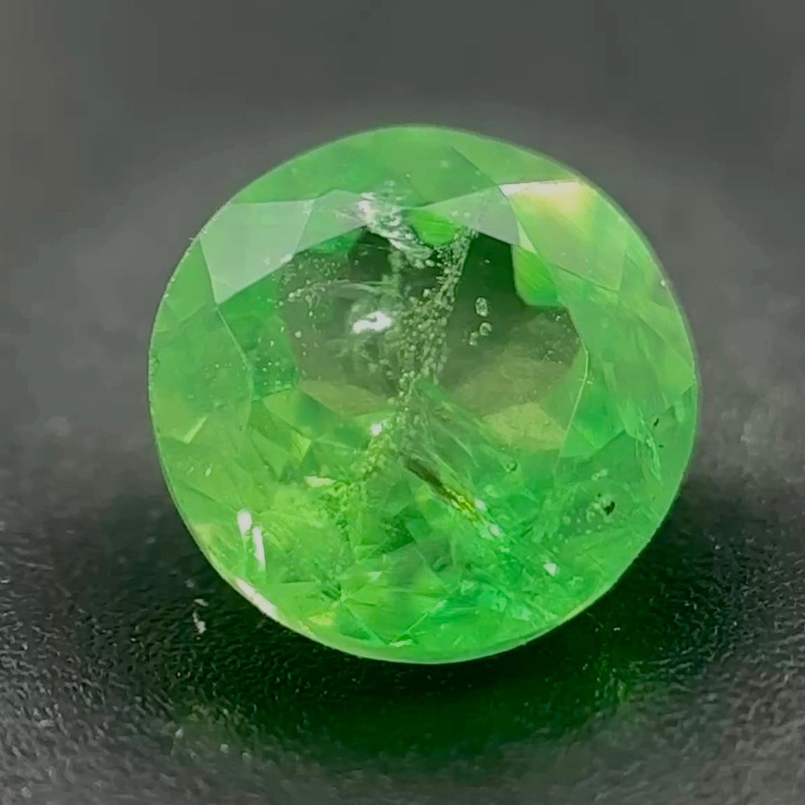 Tsavorite Naturale Tondo 0.90ct – Gemma Rara Verde per Gioielleria