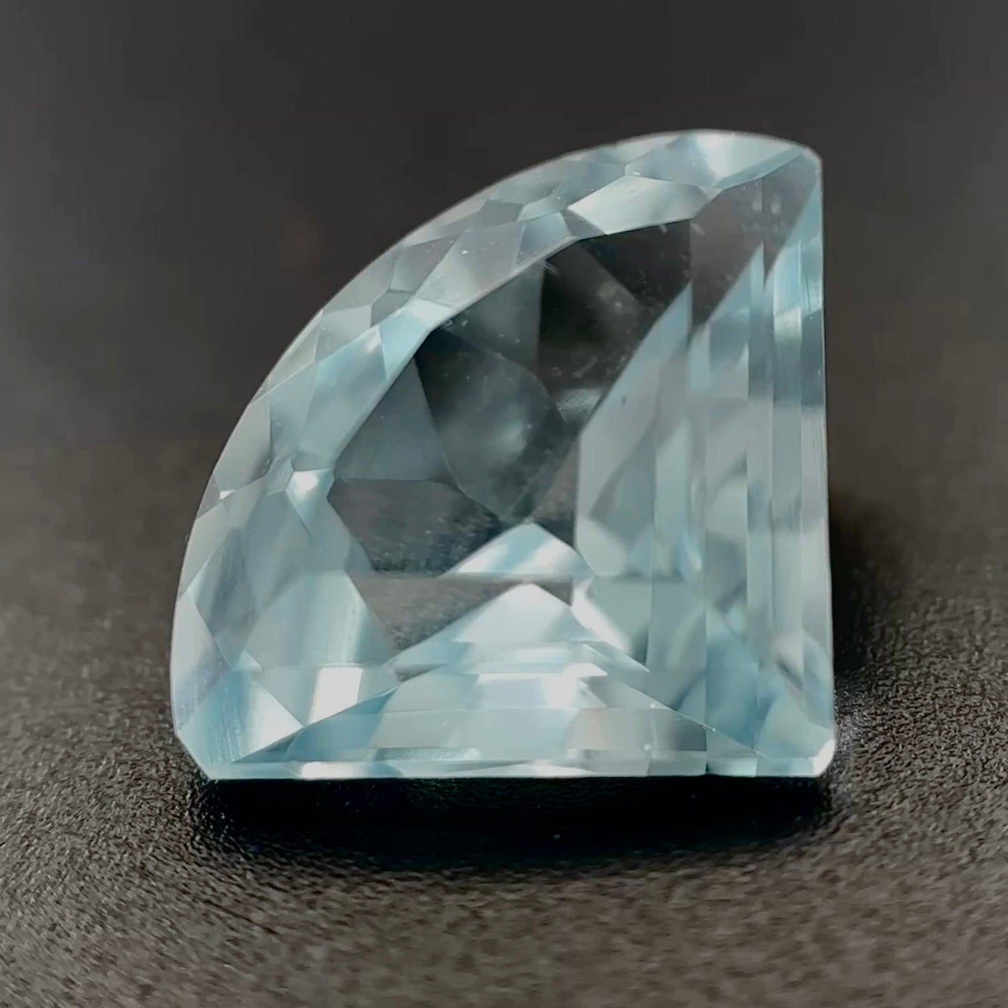 Topazio Sky Naturale Ventaglio 4.30ct – Pietra Preziosa Azzurra per Gioielleria