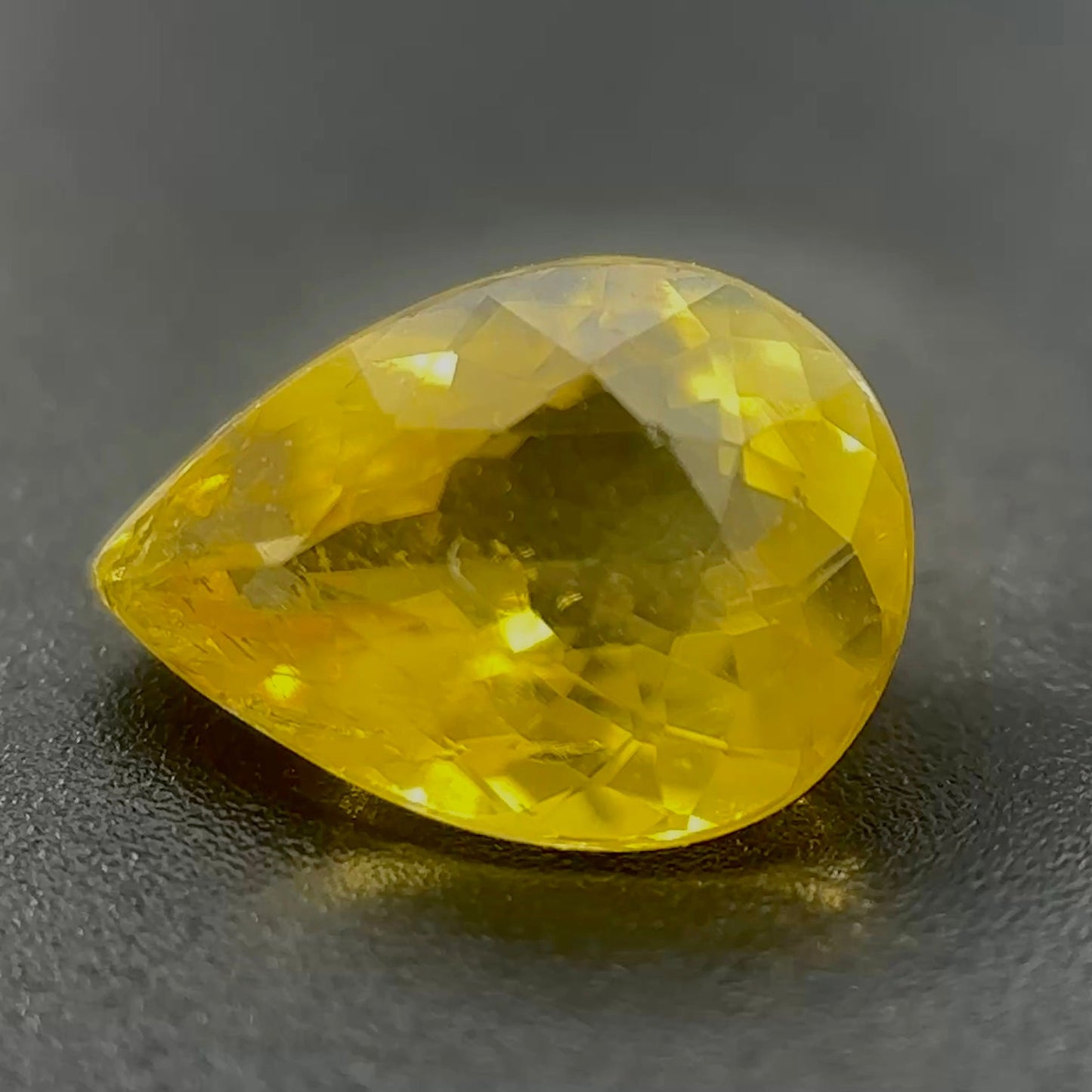 Tormalina Golden Goccia 1.00ct – Pietra Preziosa per Gioielleria