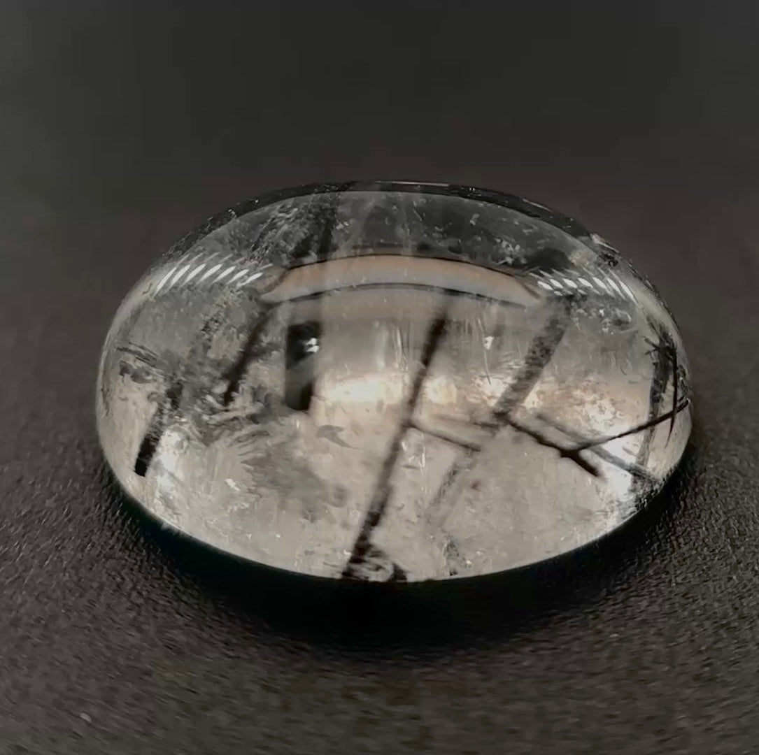 Quarzo Tormalinato Ovale Cabochon 3.35ct – Pietra Naturale per Gioielleria