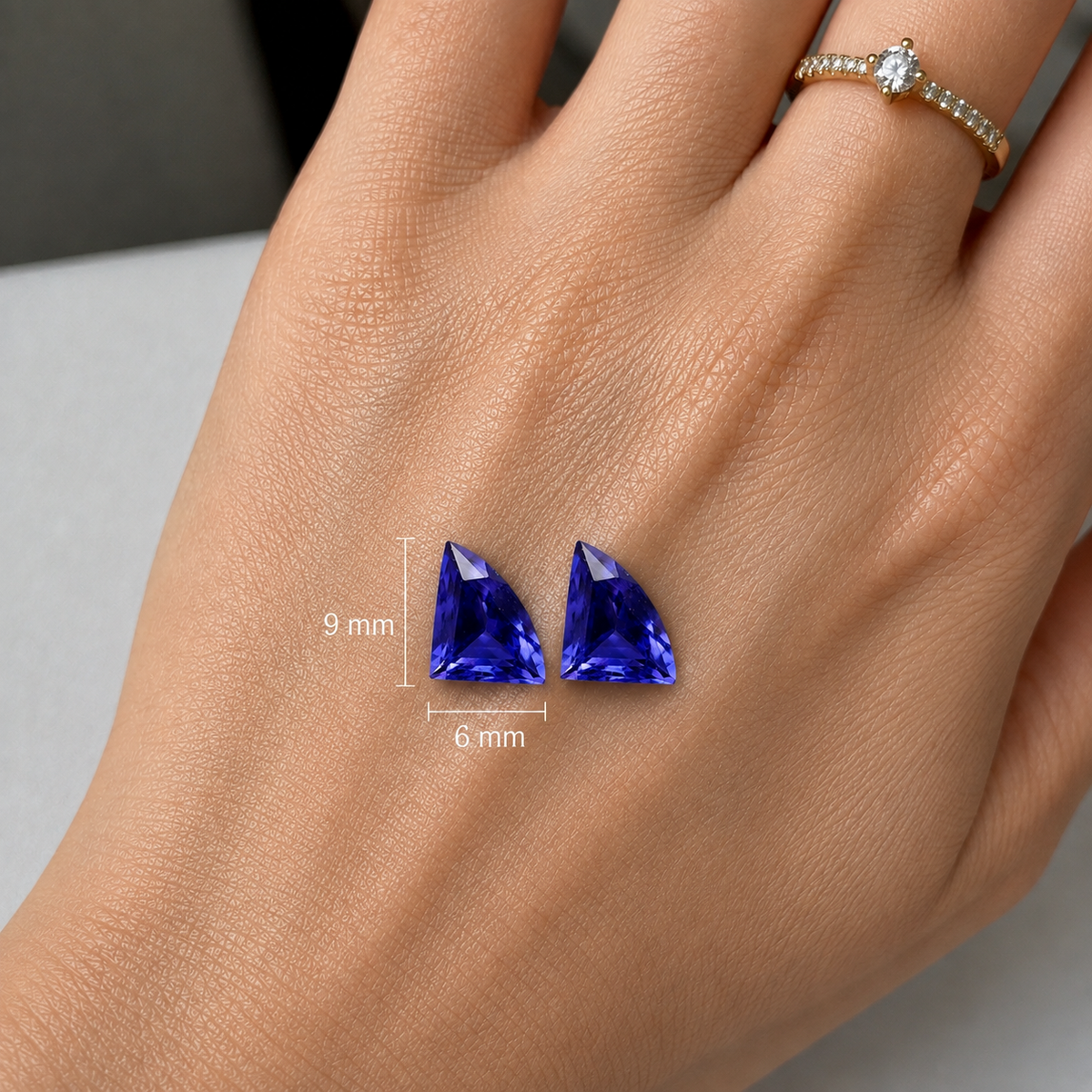 Iolite Naturale Ventagli 1.80ct – Gemma Viola Pleocroica per Gioielleria