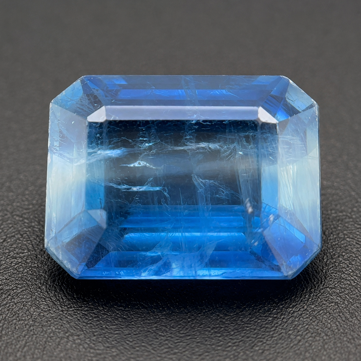 Kyanite Naturale Ottagono 2.90ct – Gemma Blu per Gioielleria