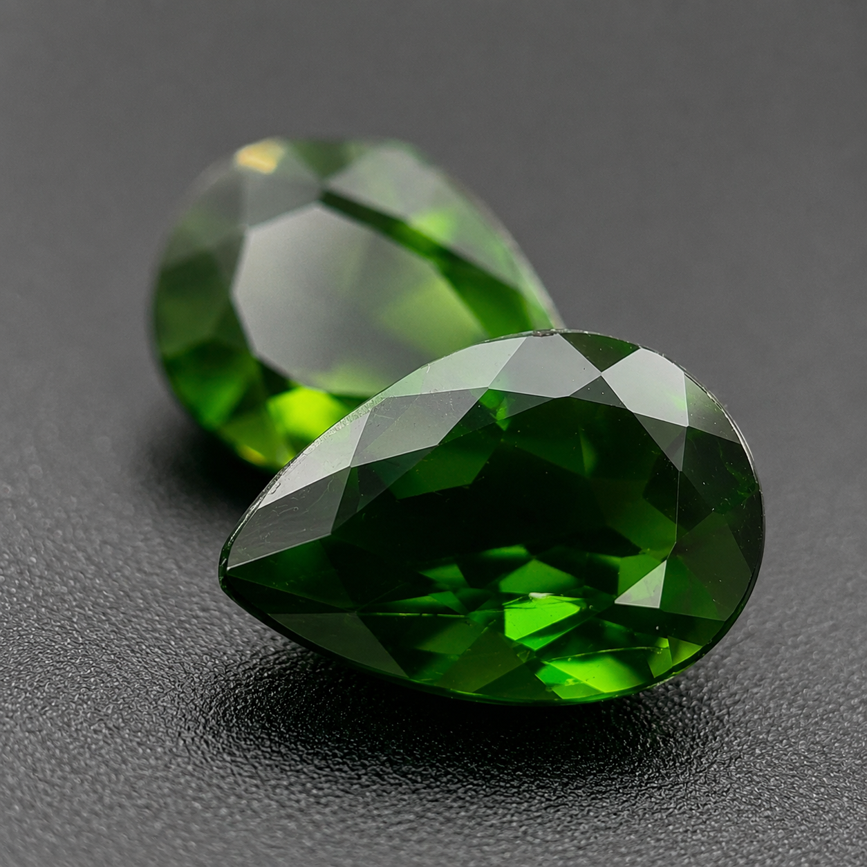 Cromodiopside Naturale Gocce 2.70ct – Gemma Verde Siberiana per Gioielleria