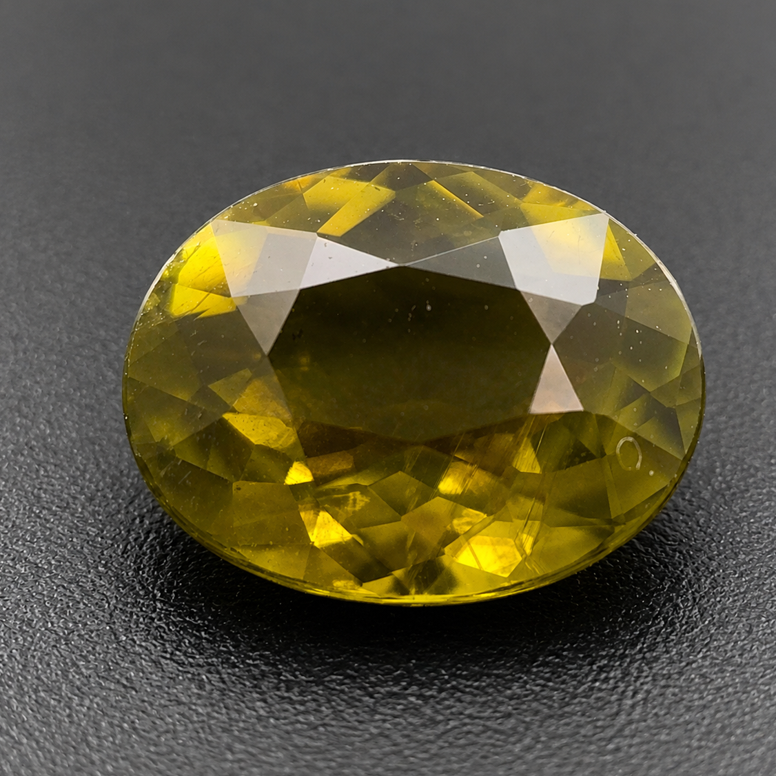 Tormalina Olive Ovale 1.95ct – Pietra Preziosa per Gioielleria