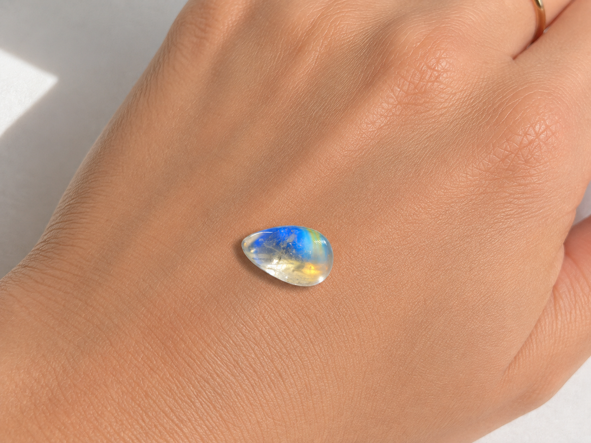 Moonstone Naturale Goccia Cabochon 5.55ct – Pietra di Luna per Gioielleria