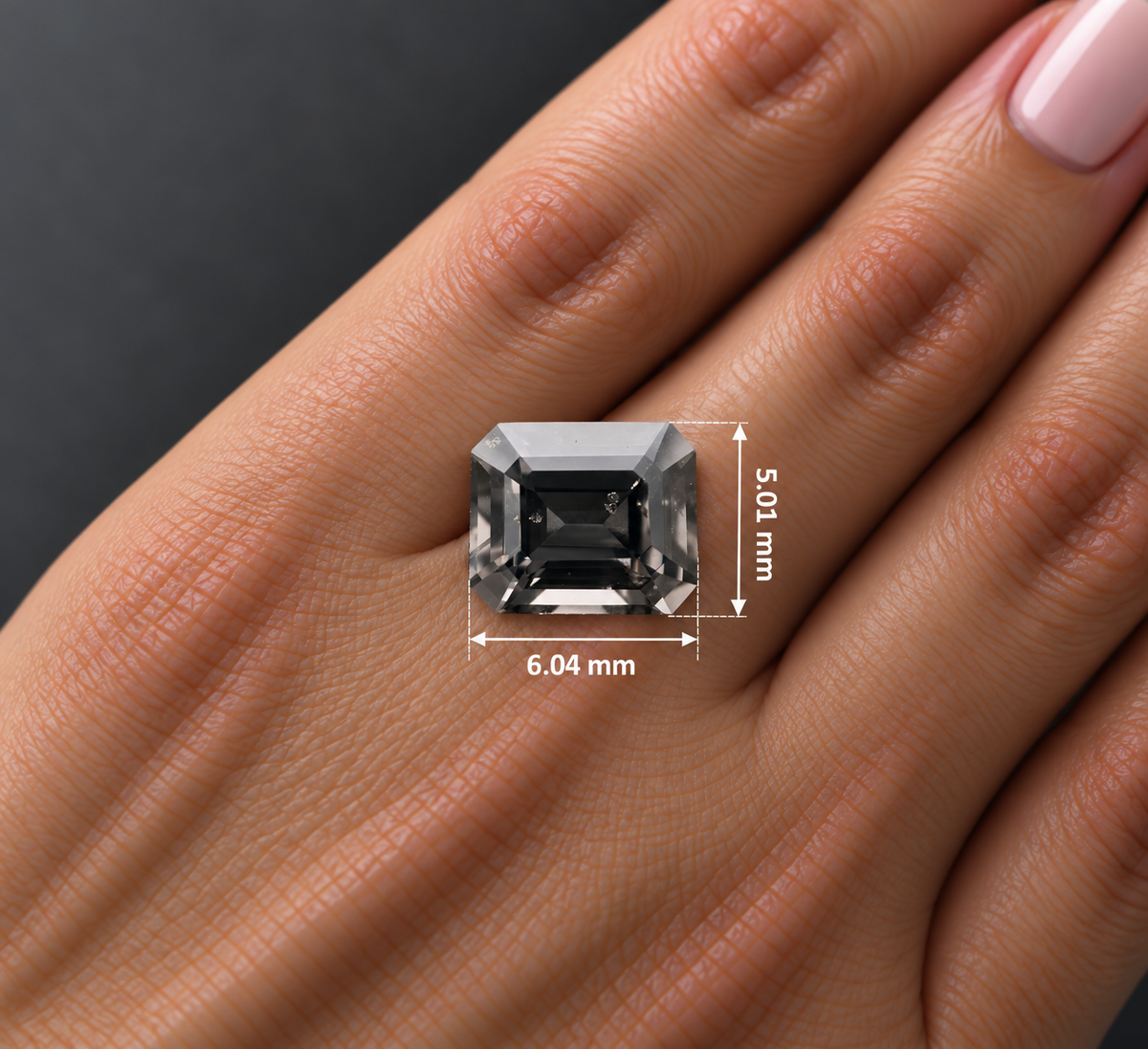 Spinello Grigio Naturale Ottagono 0.95ct – Gemma Rara per Alta Gioielleria