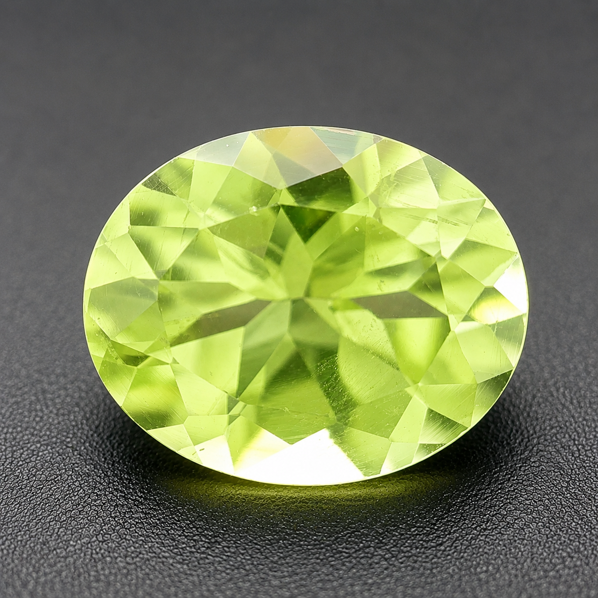 Peridot Lime Naturale Ovale 2.70ct – Pietra Preziosa Verde per Gioielleria