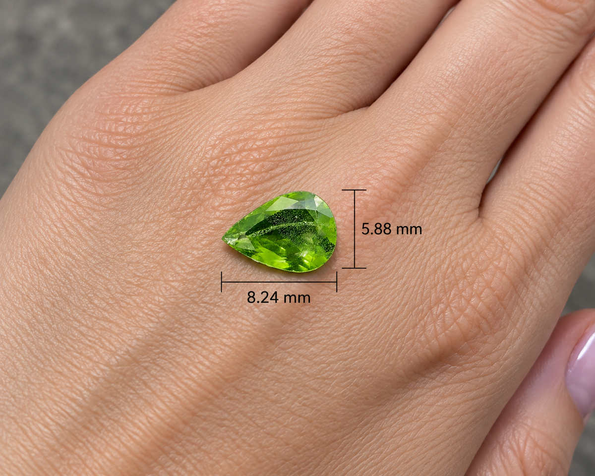 Tsavorite Naturale Goccia 1.40ct – Gemma Rara Verde per Gioielleria