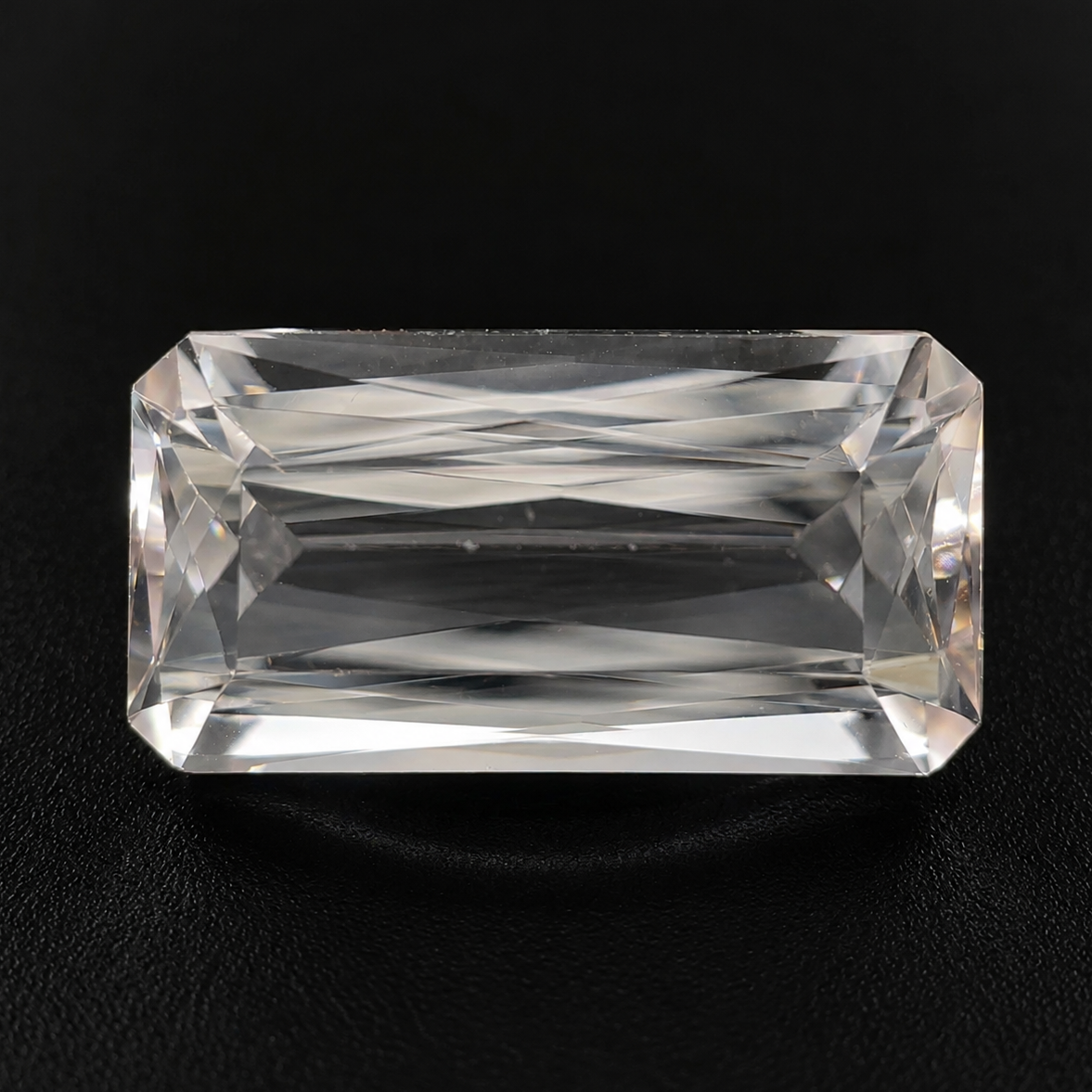 Danburite Naturale Ottagono 5.00ct – Gemma Rara per Gioielleria