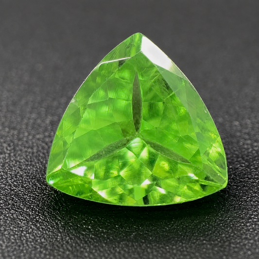 Tsavorite Naturale Trillion 0.50ct – Gemma Rara Verde per Gioielleria