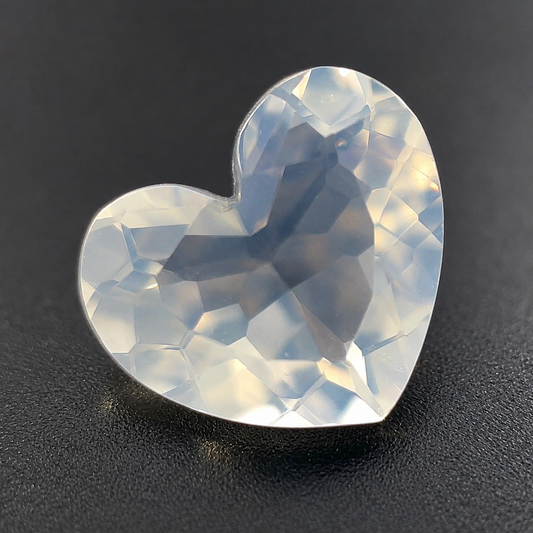 Quarzo Luna Naturale Cuore 3.20ct – Pietra Semipreziosa per Gioielleria