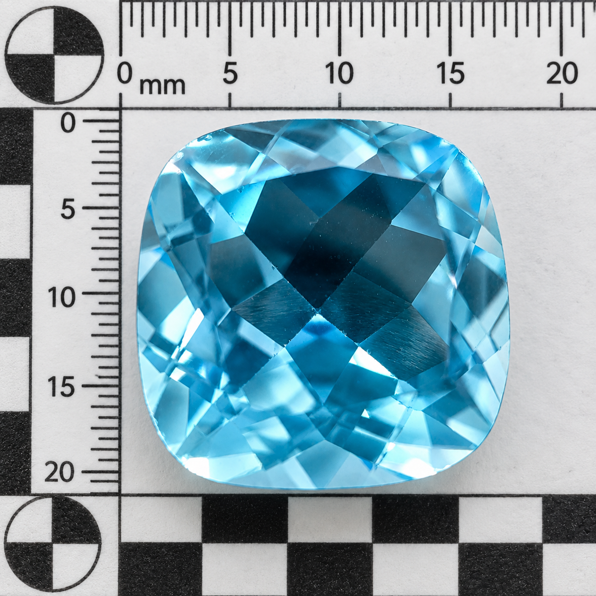 Topazio Sky Naturale Cushion 20.90ct – Pietra Preziosa Azzurra per Alta Gioielleria